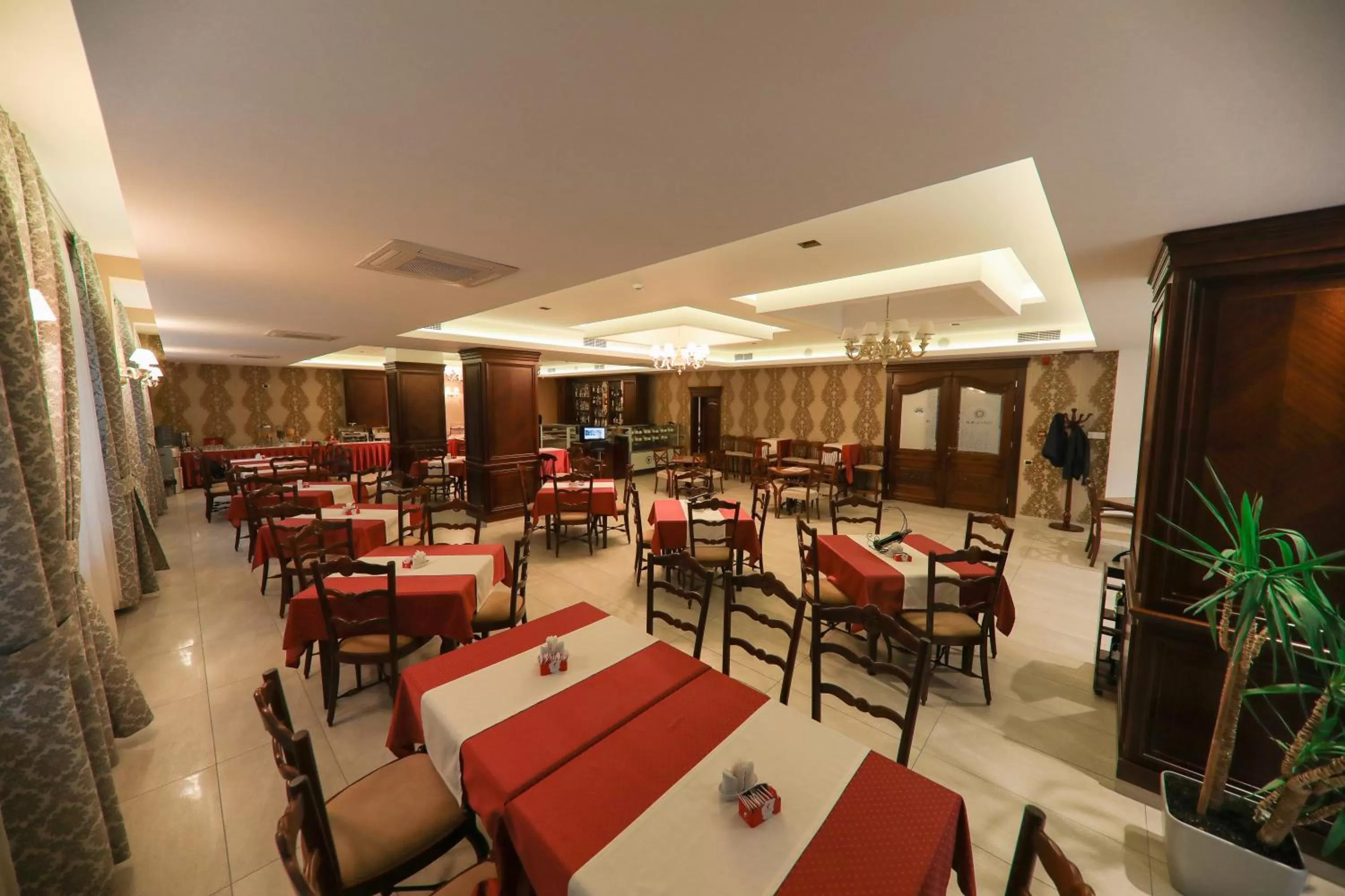 Restaurant/places to eat in Hotel Kacinari