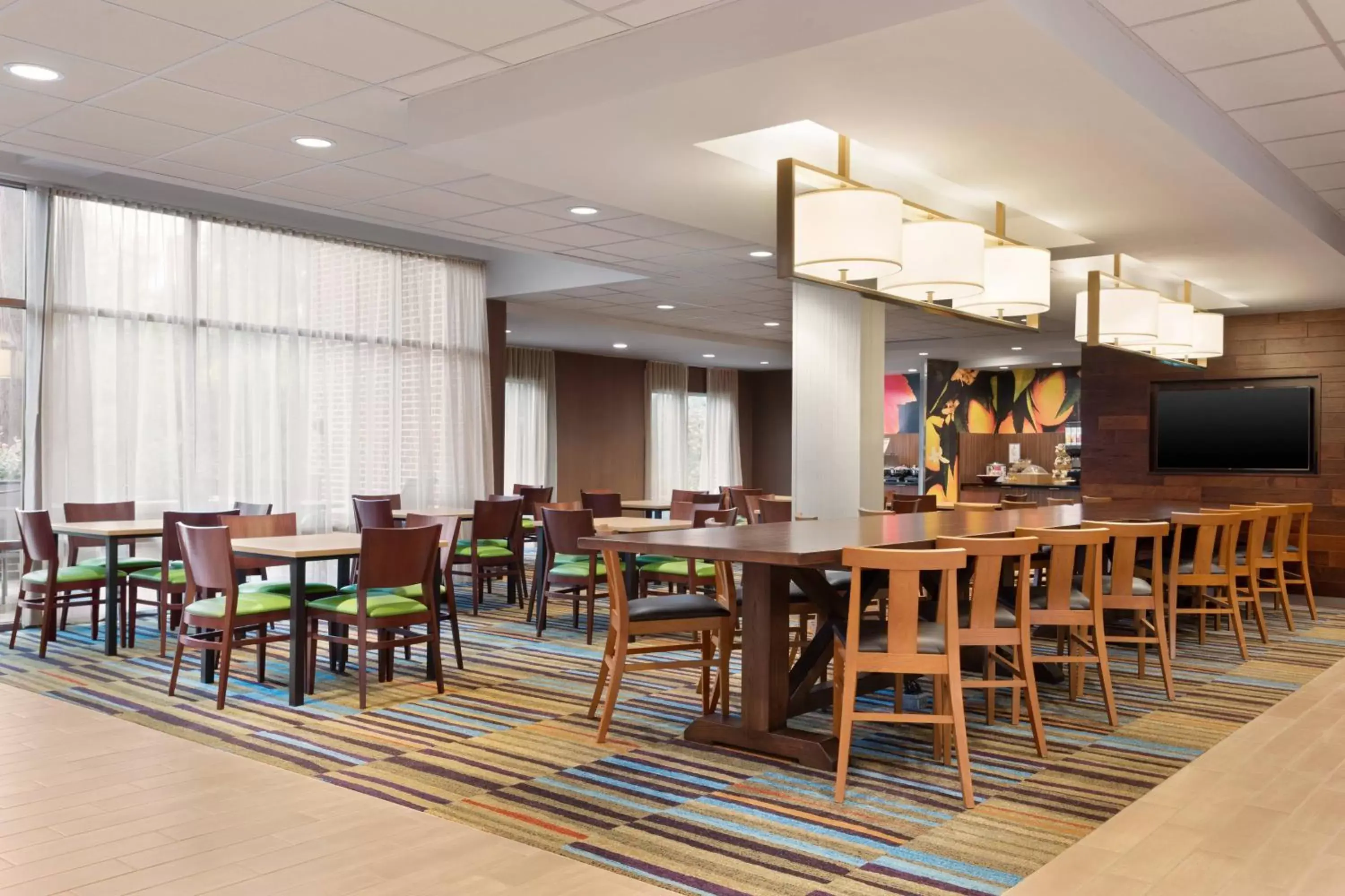 Breakfast, Restaurant/Places to Eat in Fairfield Inn & Suites by Marriott Charlottesville Downtown/University Area