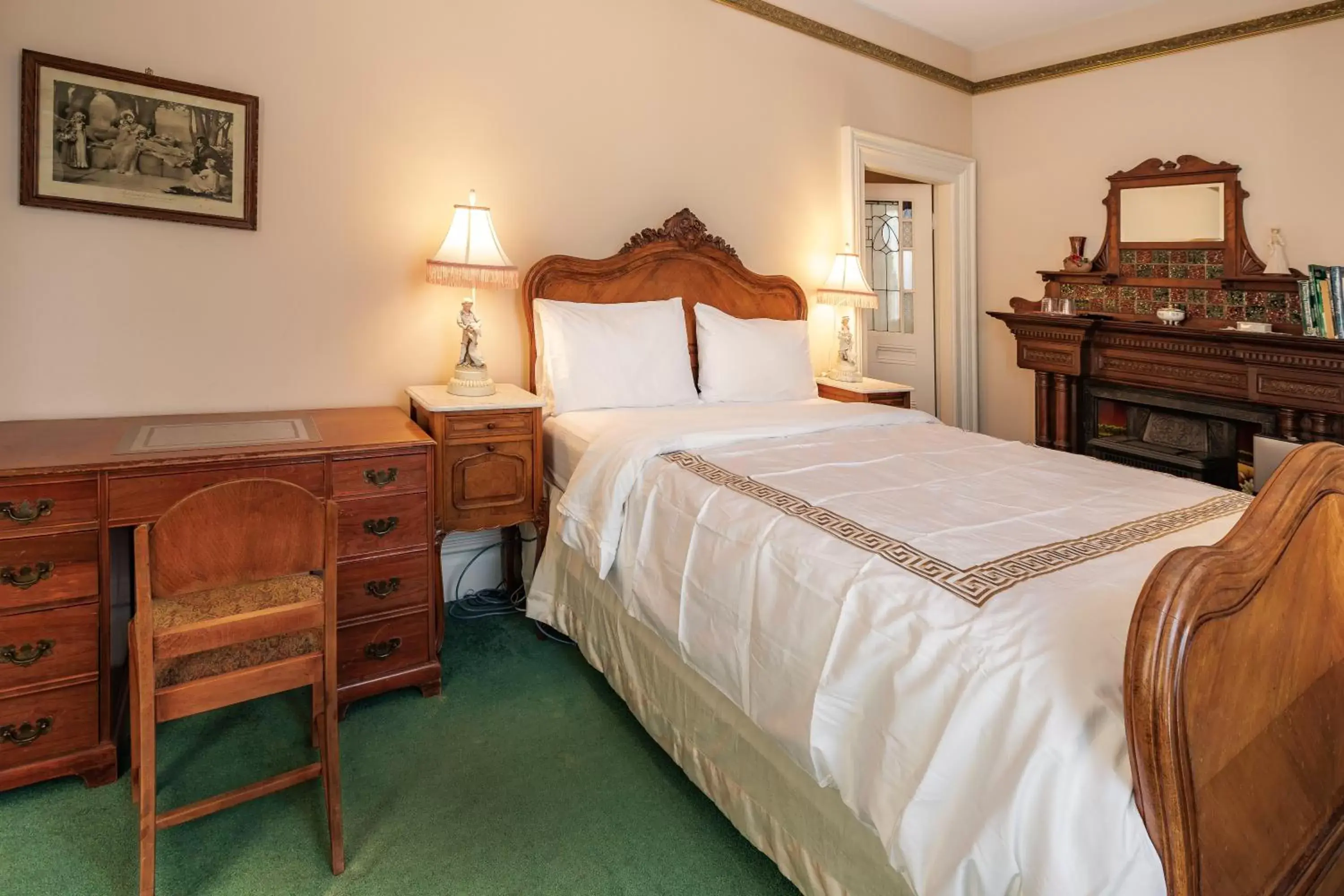 Bed in Amethyst Inn
