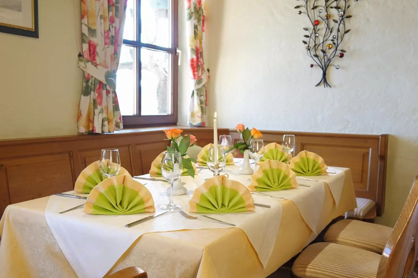 Restaurant/Places to Eat in Hotel Seeblick & Ferienwohnung