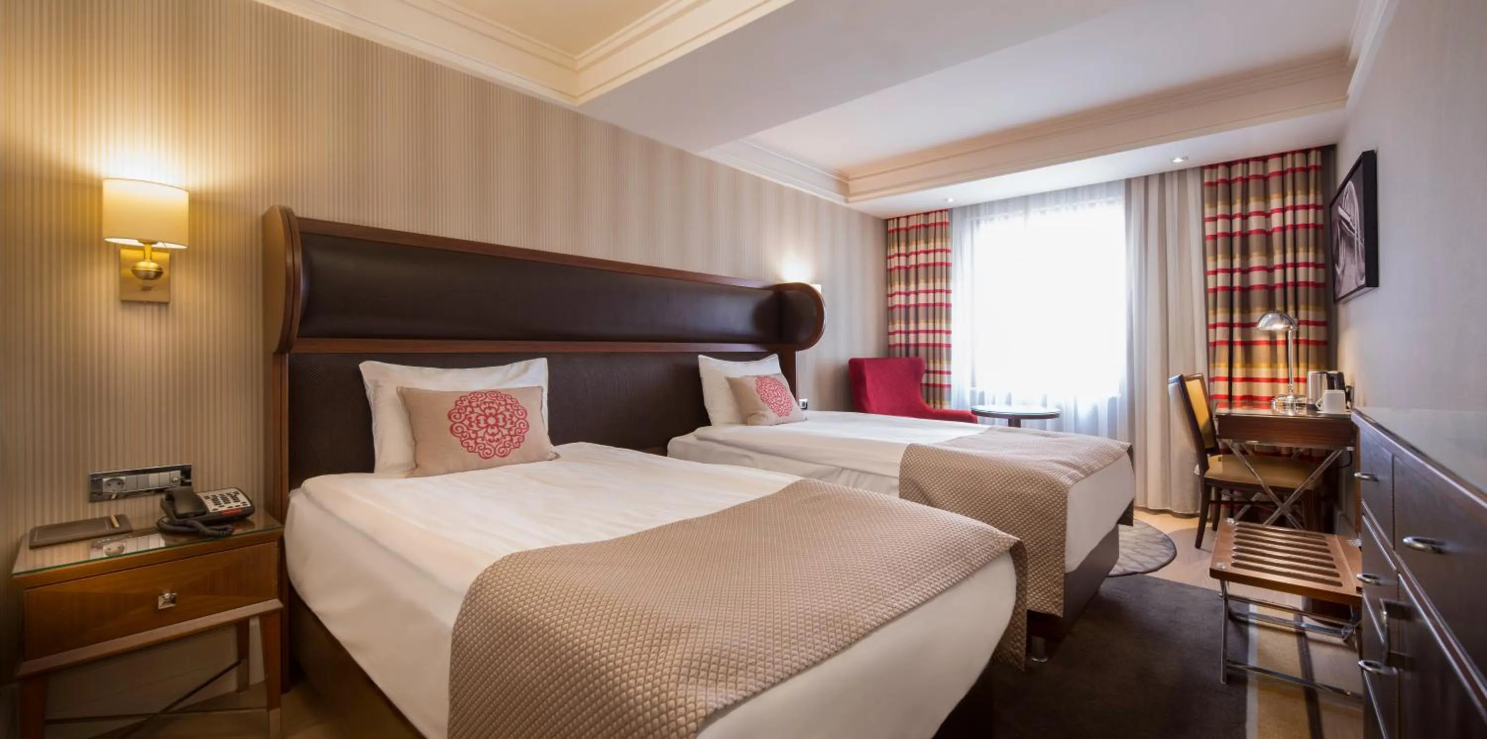 Bed in Titanic Comfort Sisli