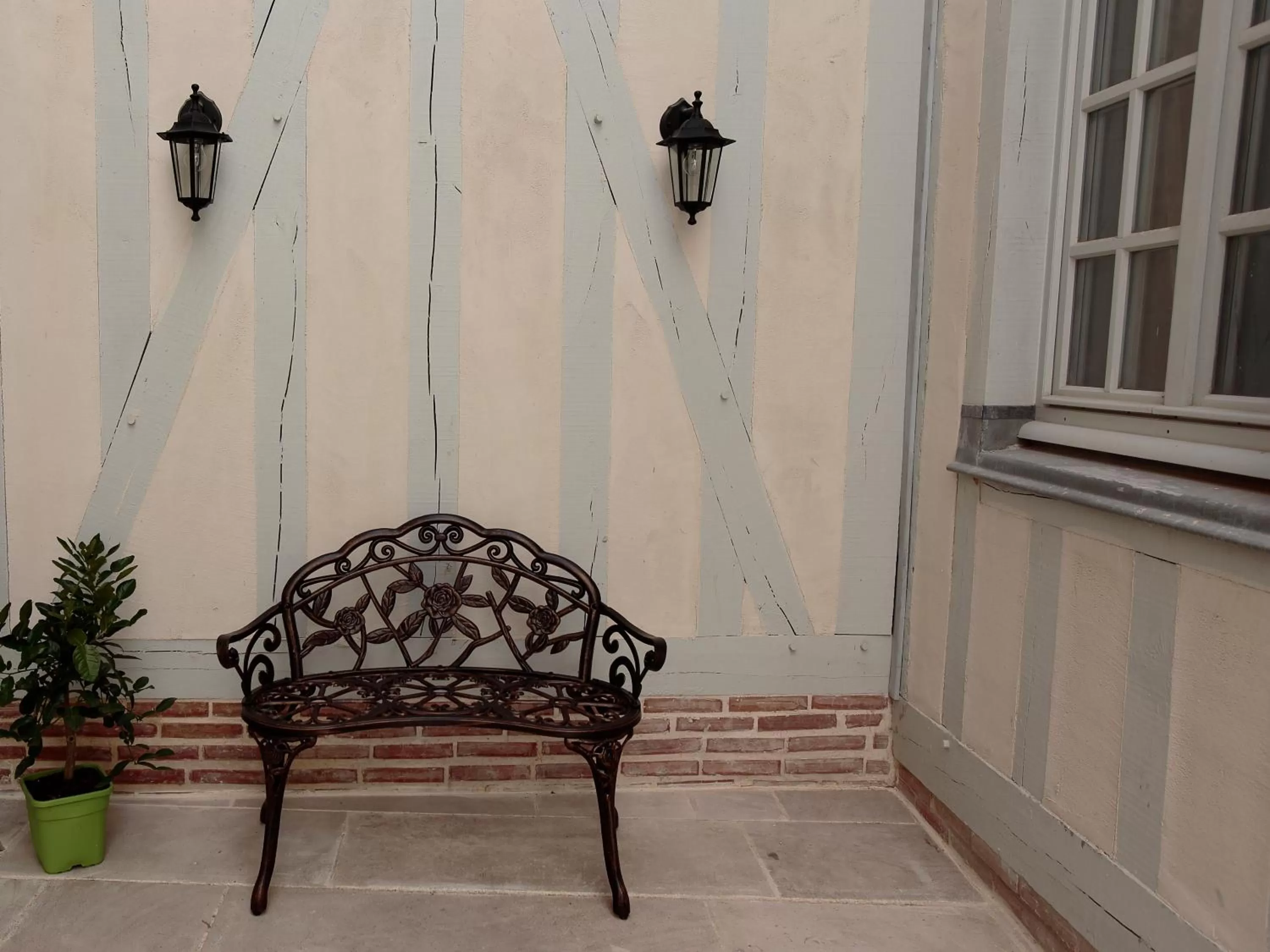 Property building in Hotel Saint Georges