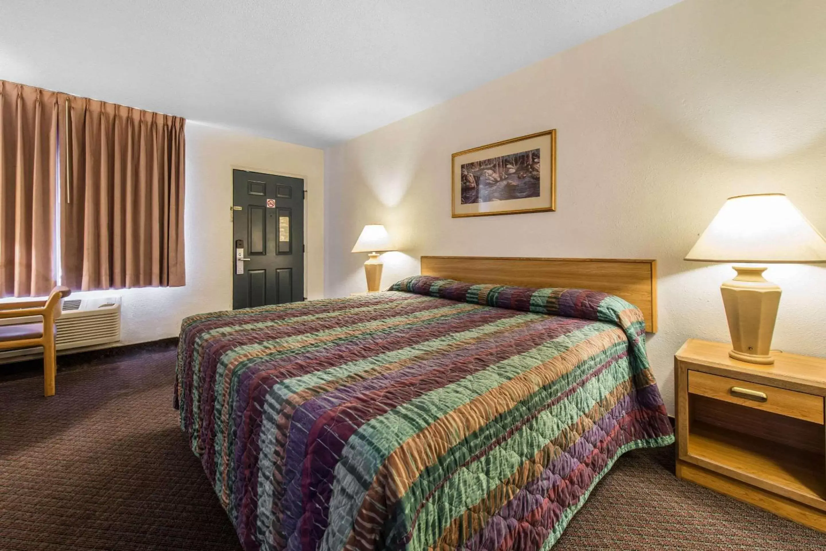 Photo of the whole room, Bed in Rodeway Inn & Suites Colorado Springs