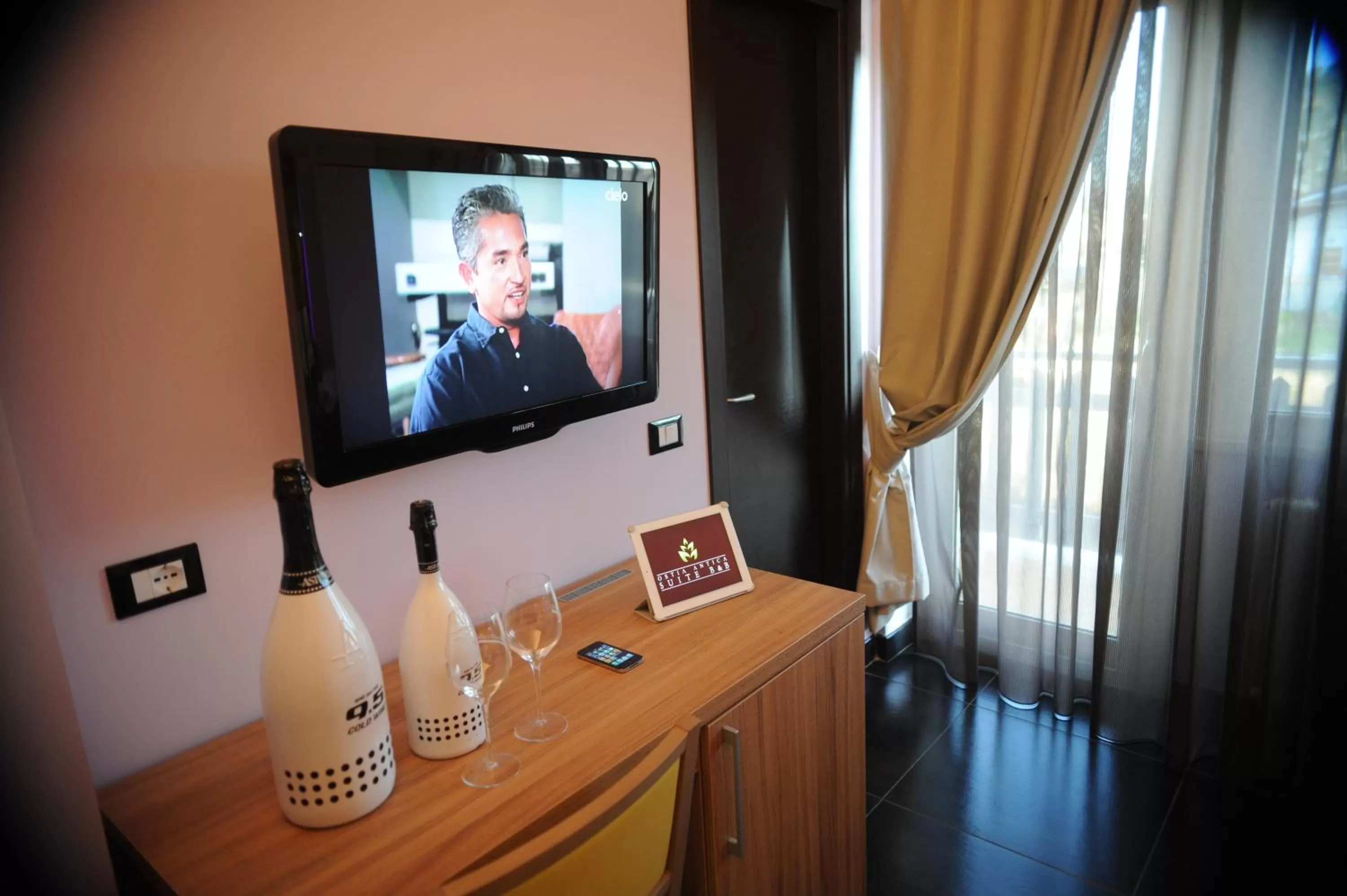 TV and multimedia in Ostia Antica Suite B&B