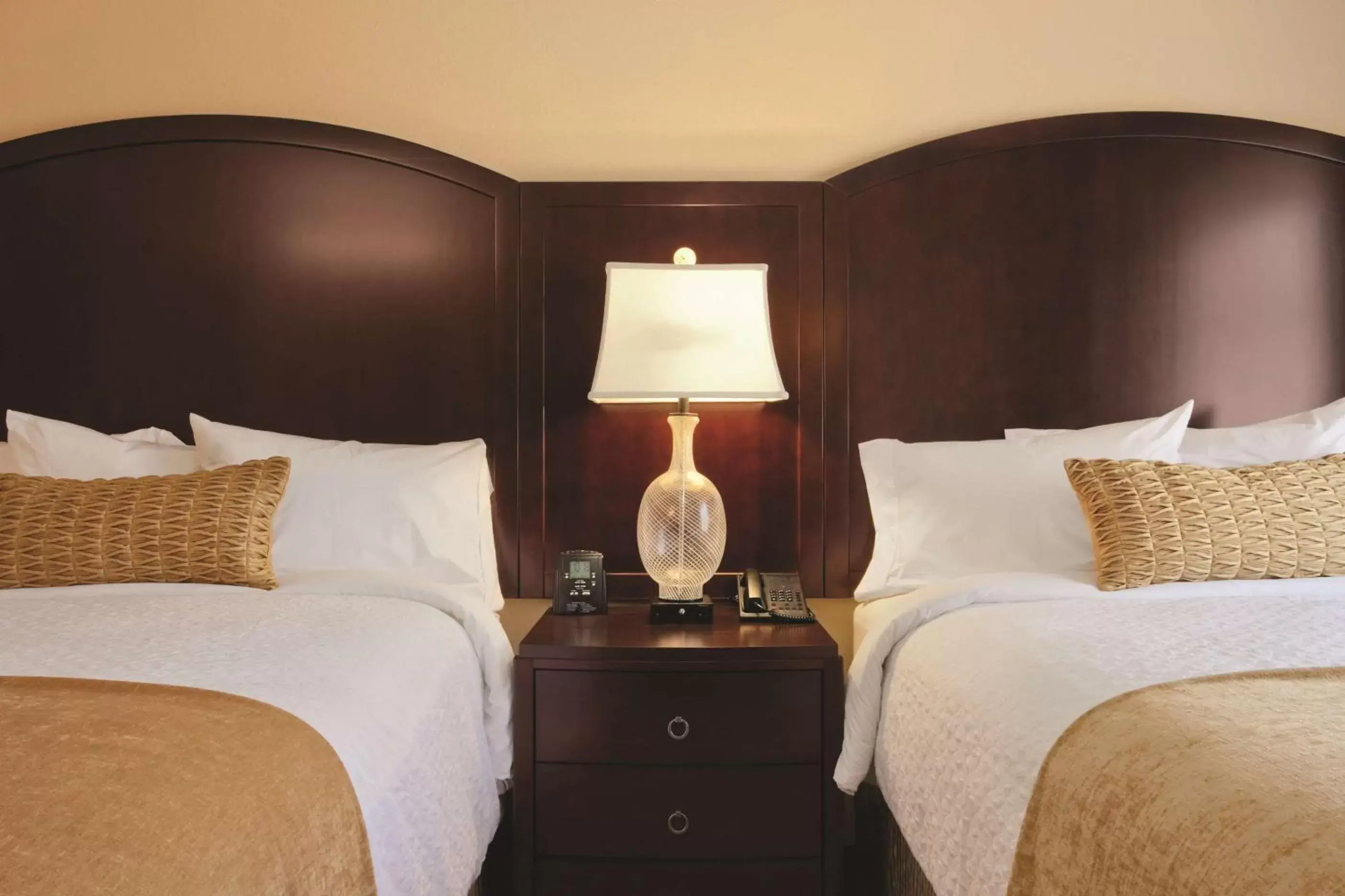 Bed in Embassy Suites by Hilton Orlando Lake Buena Vista South