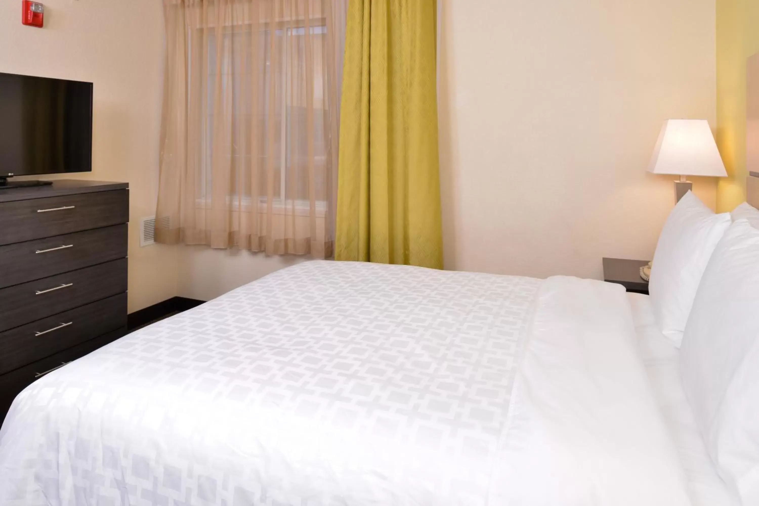 Photo of the whole room, Bed in Candlewood Suites Austin-Round Rock by IHG Photo of the whole room, Bed in Candlewood Suites Austin-Round Rock by IHG