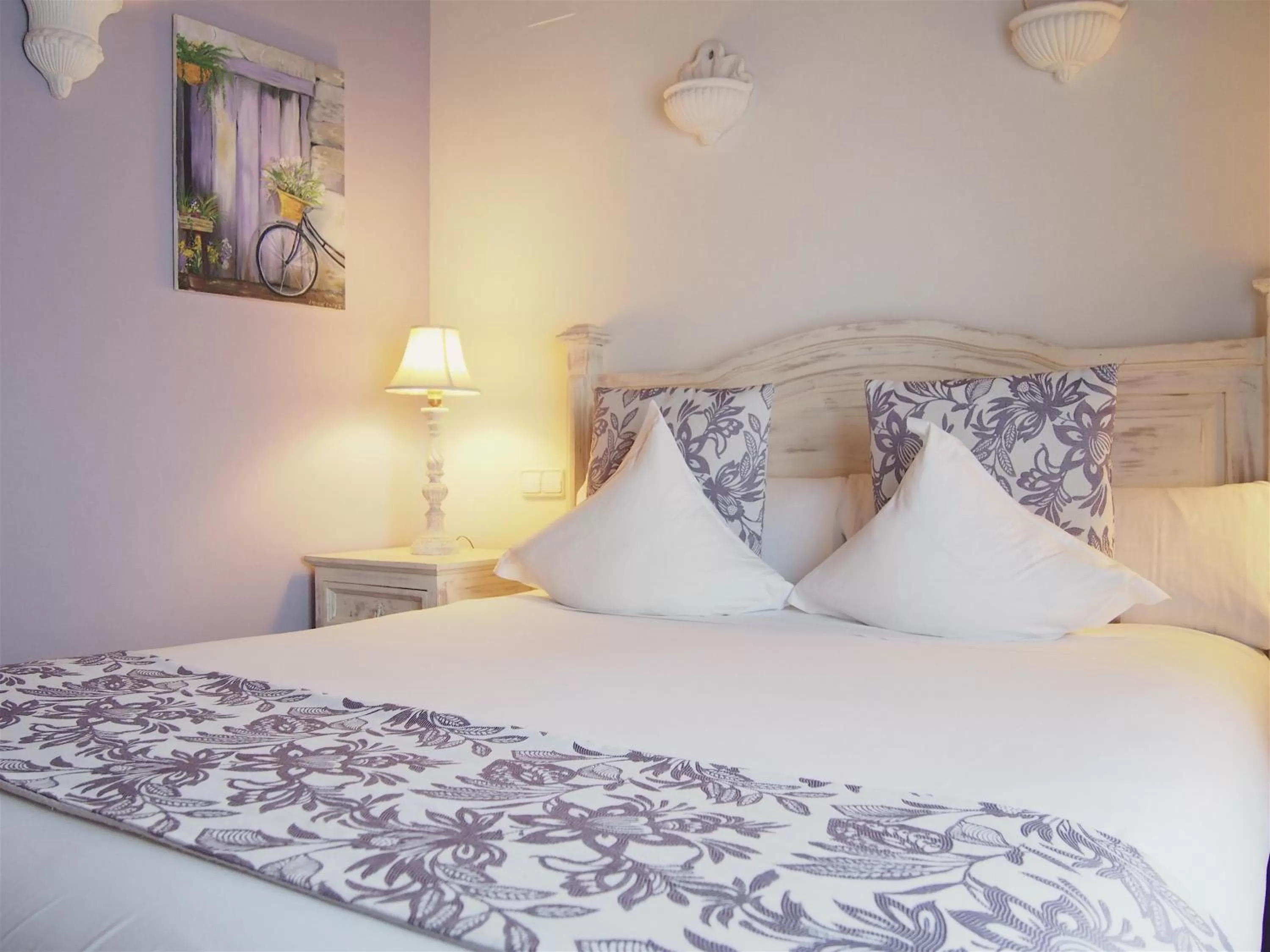 Decorative detail, Bed in Hotel Abaco Altea