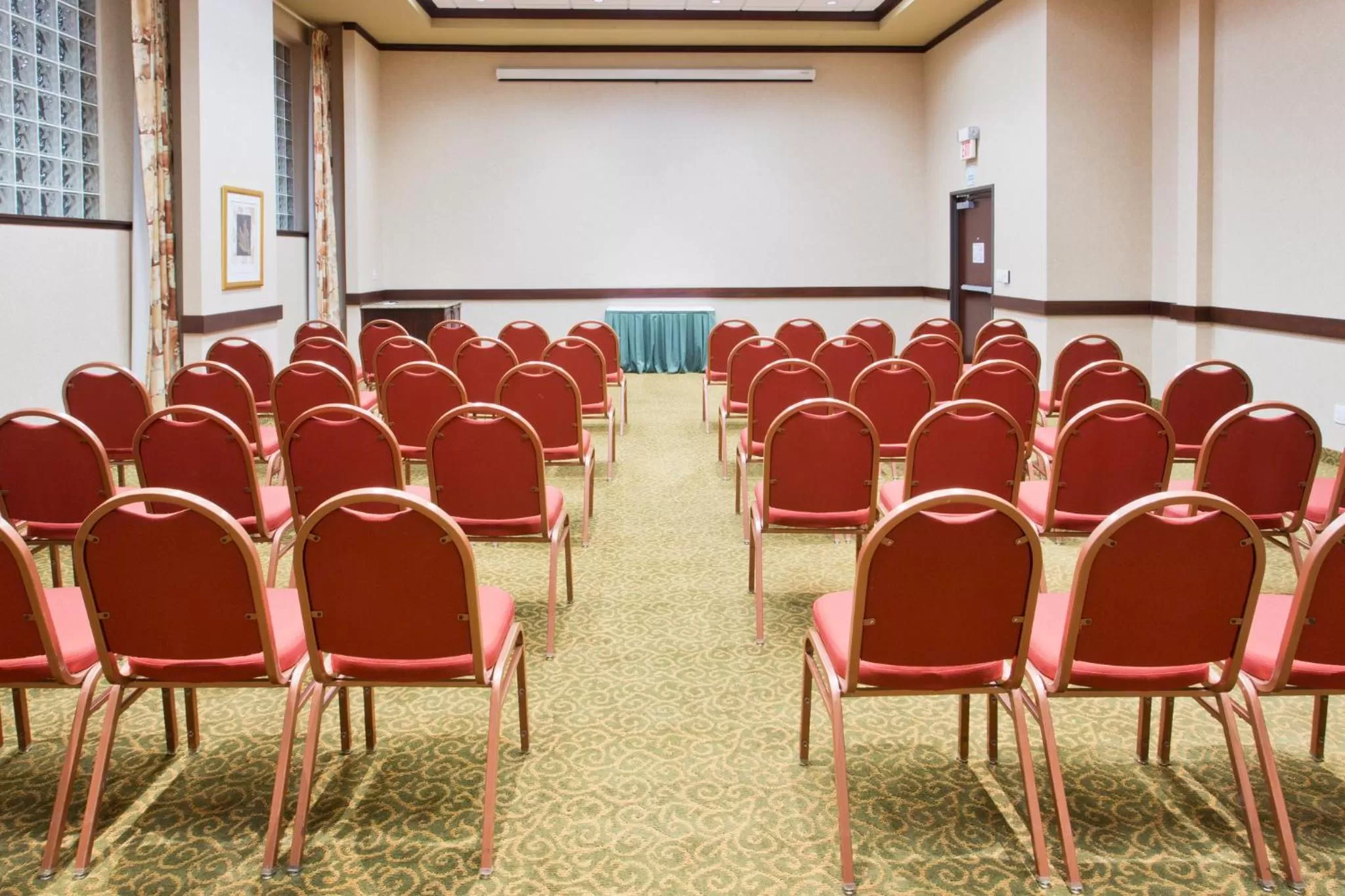 Meeting/conference room in Holiday Inn Express Hotel & Suites Portland-Northwest Downtown by IHG