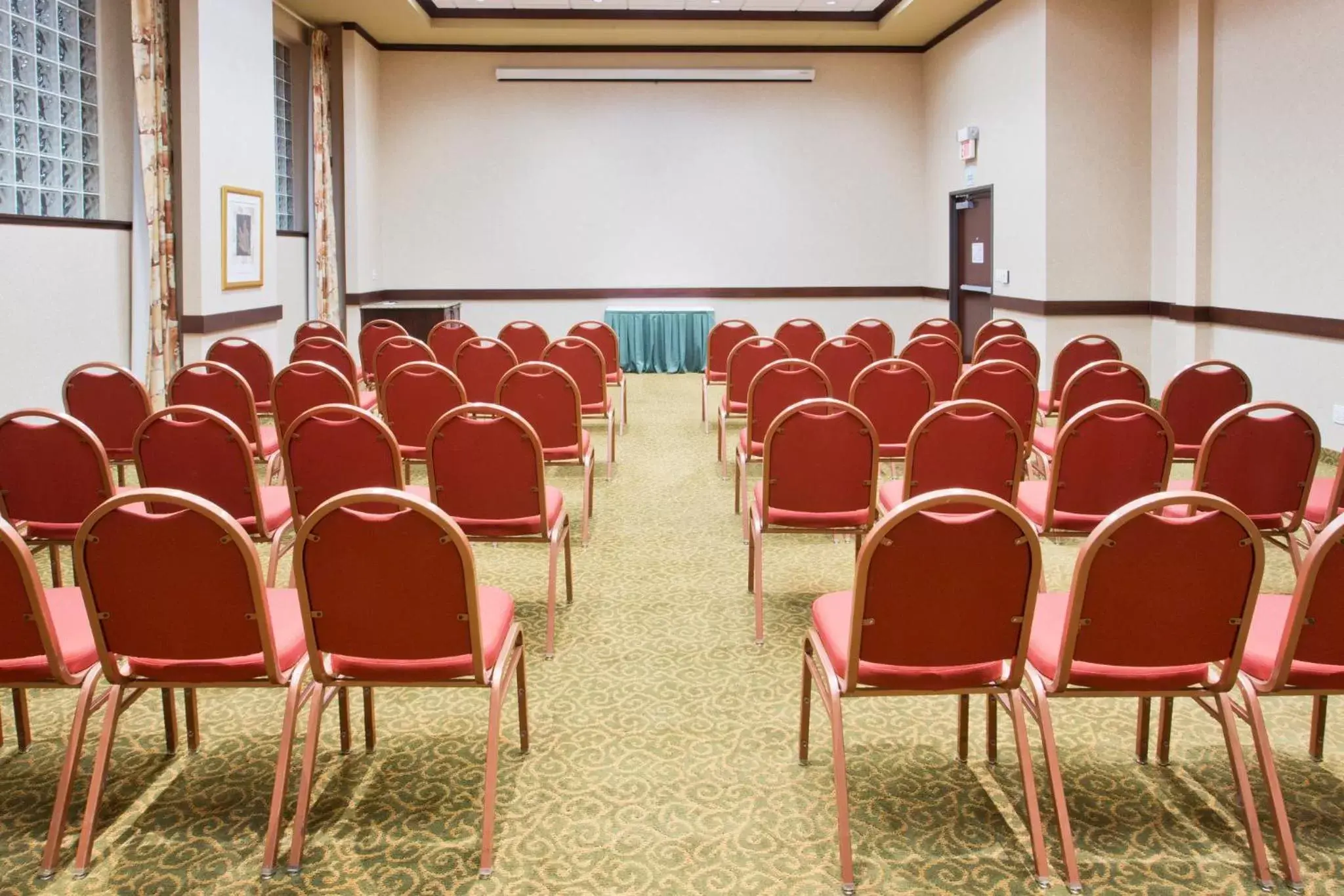 Meeting/conference room in Holiday Inn Express Hotel & Suites Portland-Northwest Downtown, an IHG Hotel