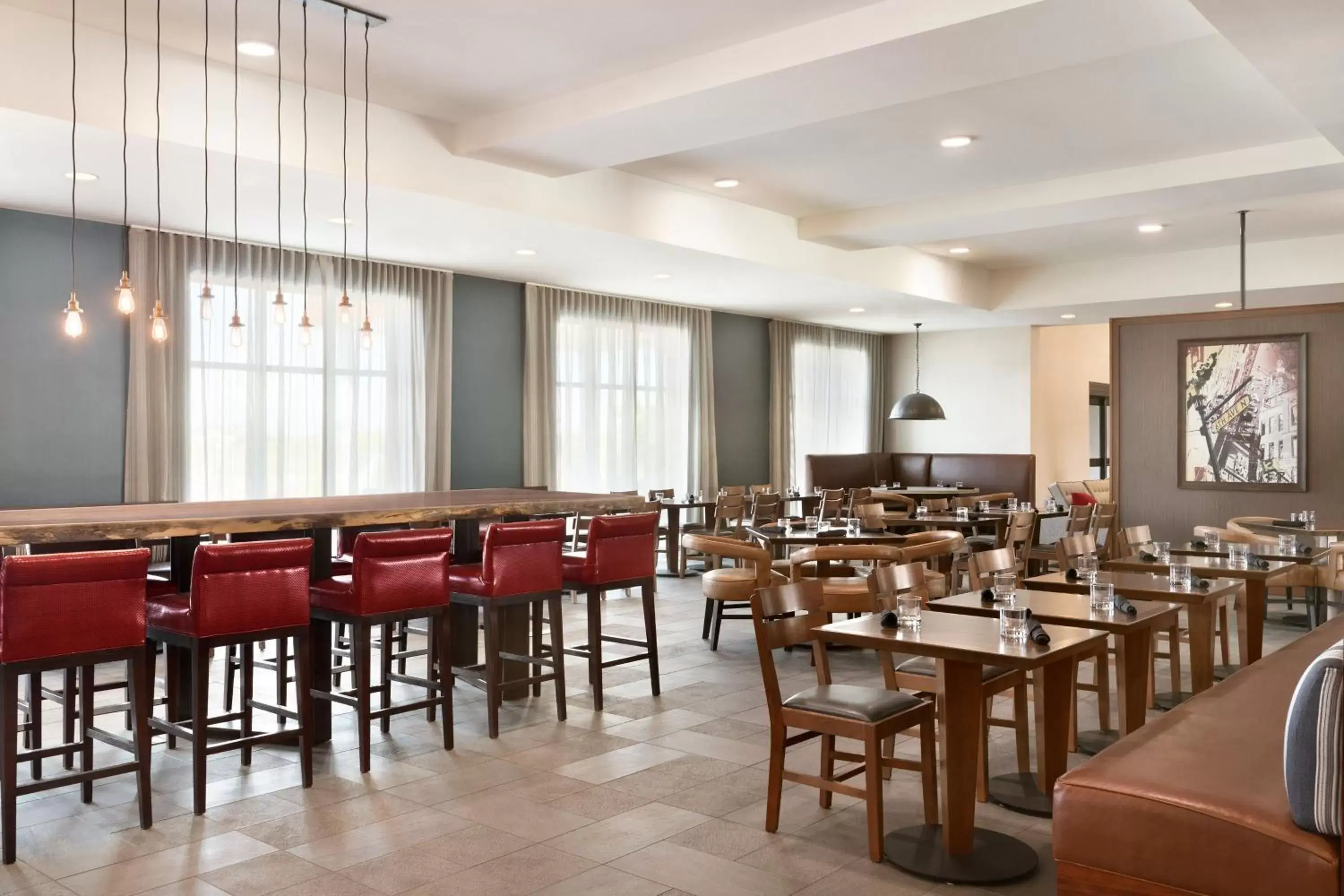 Breakfast, Restaurant/Places to Eat in Four Points by Sheraton Fargo Medical Center