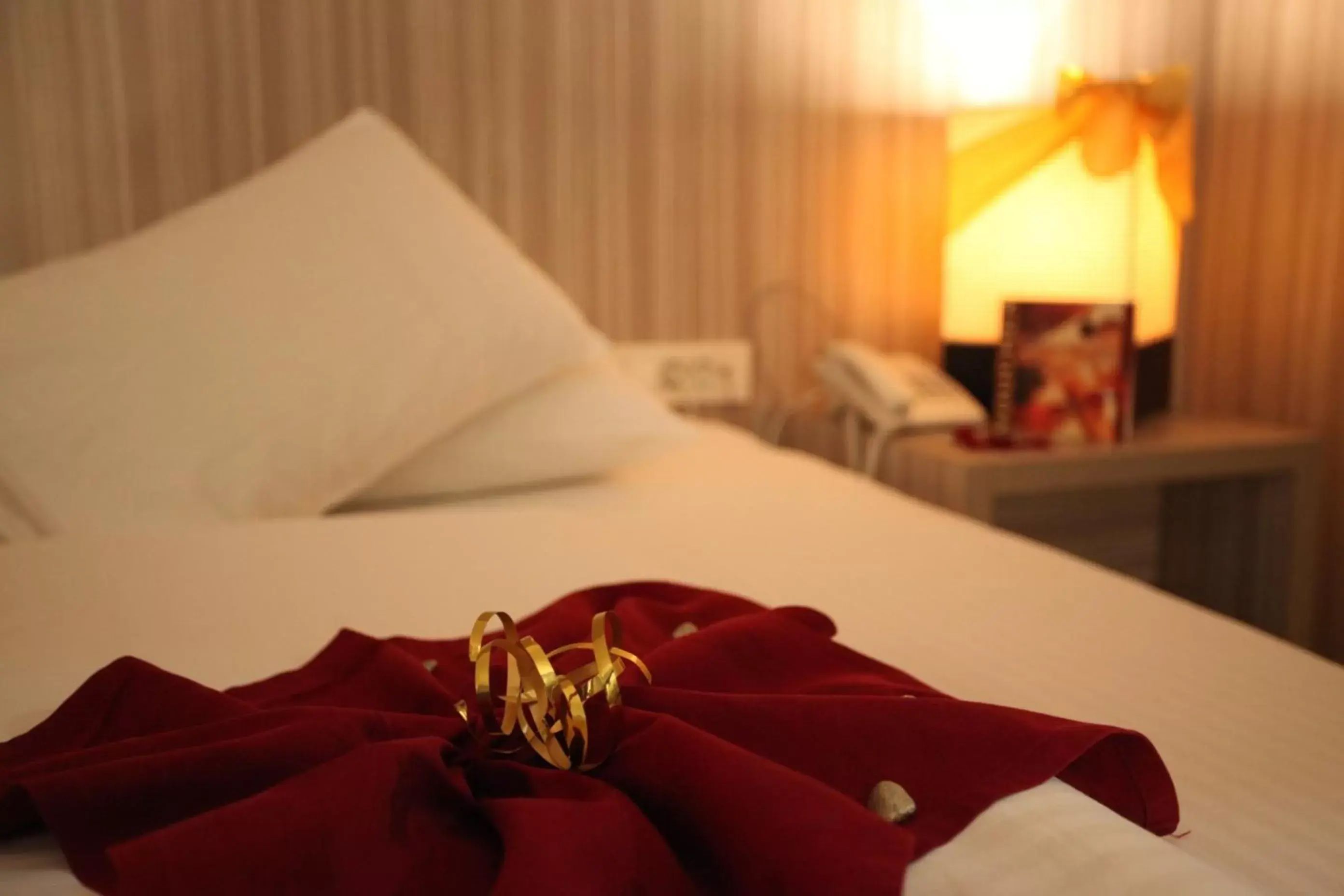 Bed in Hollywood Hotel Bed in Hollywood Hotel