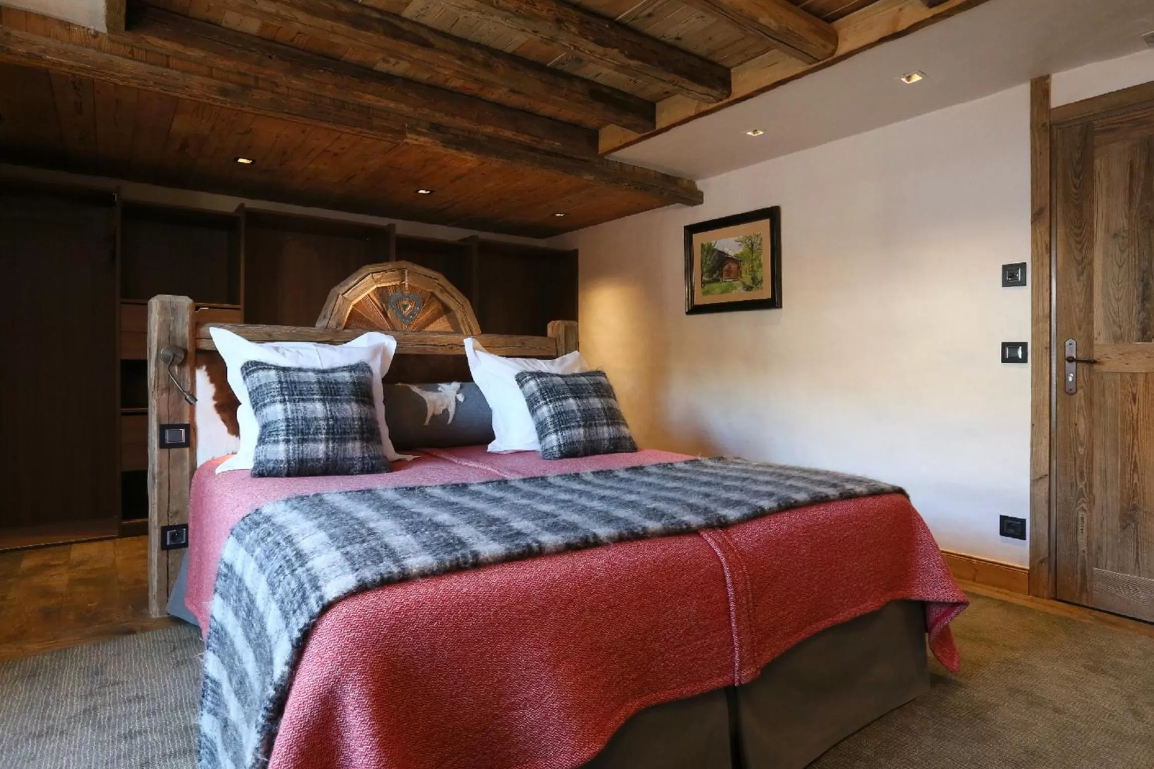 Bedroom, Bed in La Bouitte - Hôtel Relais & Châteaux