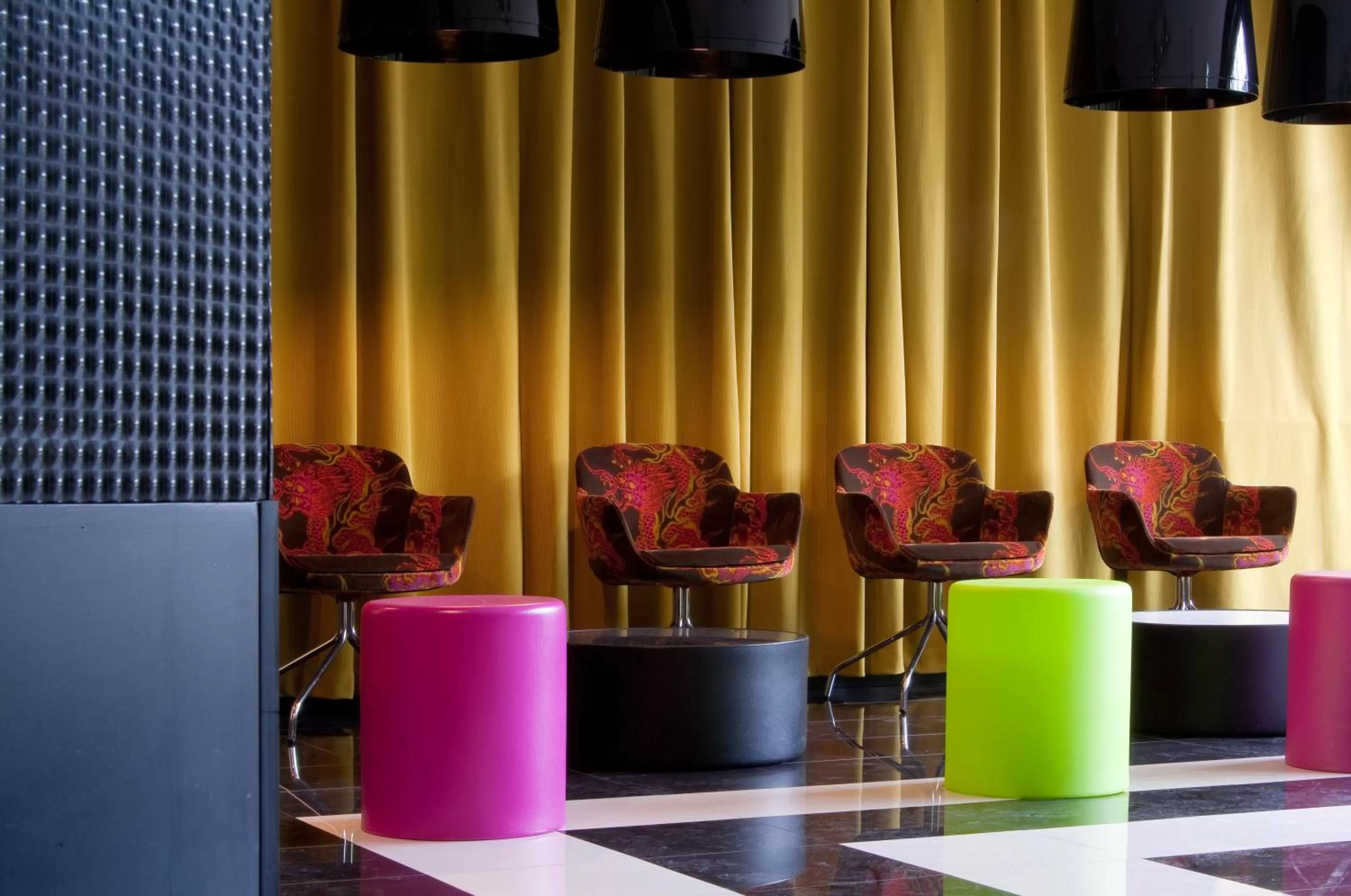 Lounge or bar in Hôtel Montmorency & Spa