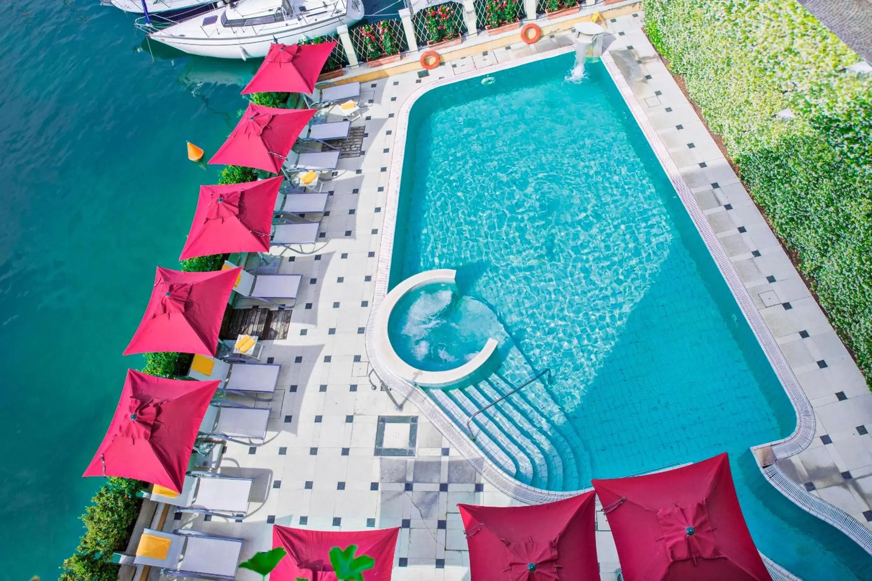 Bird's eye view, Pool View in Hotel Sirmione