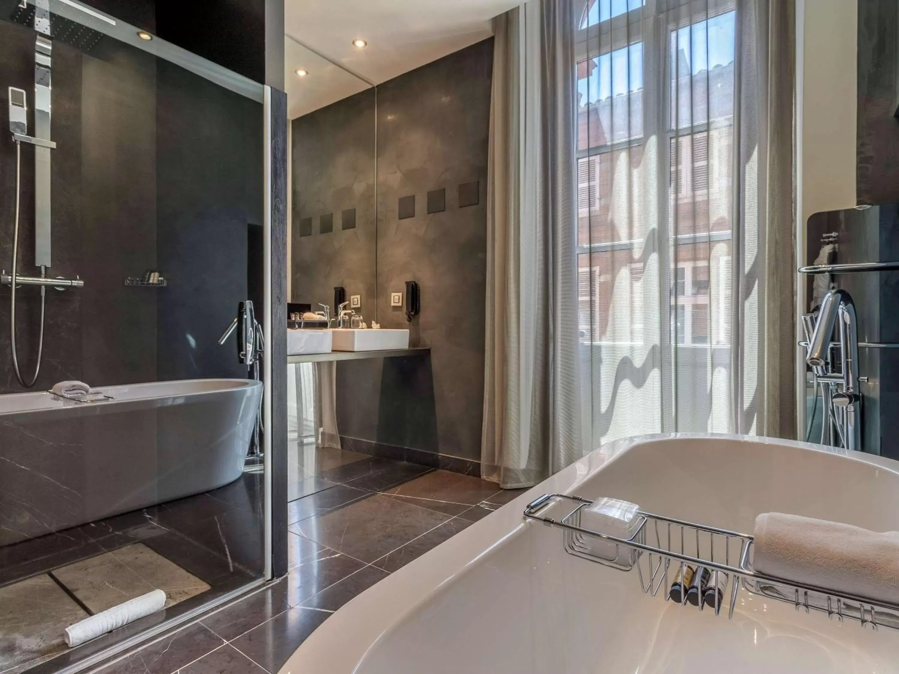 Photo of the whole room, Bathroom in La Cour des Consuls Hotel and Spa Toulouse - MGallery