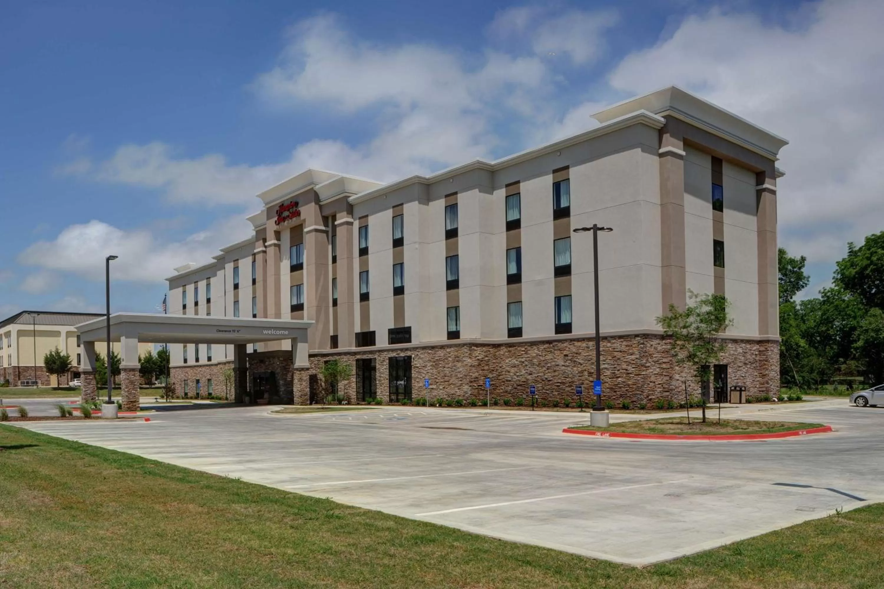 Property building in Hampton Inn & Suites Ardmore