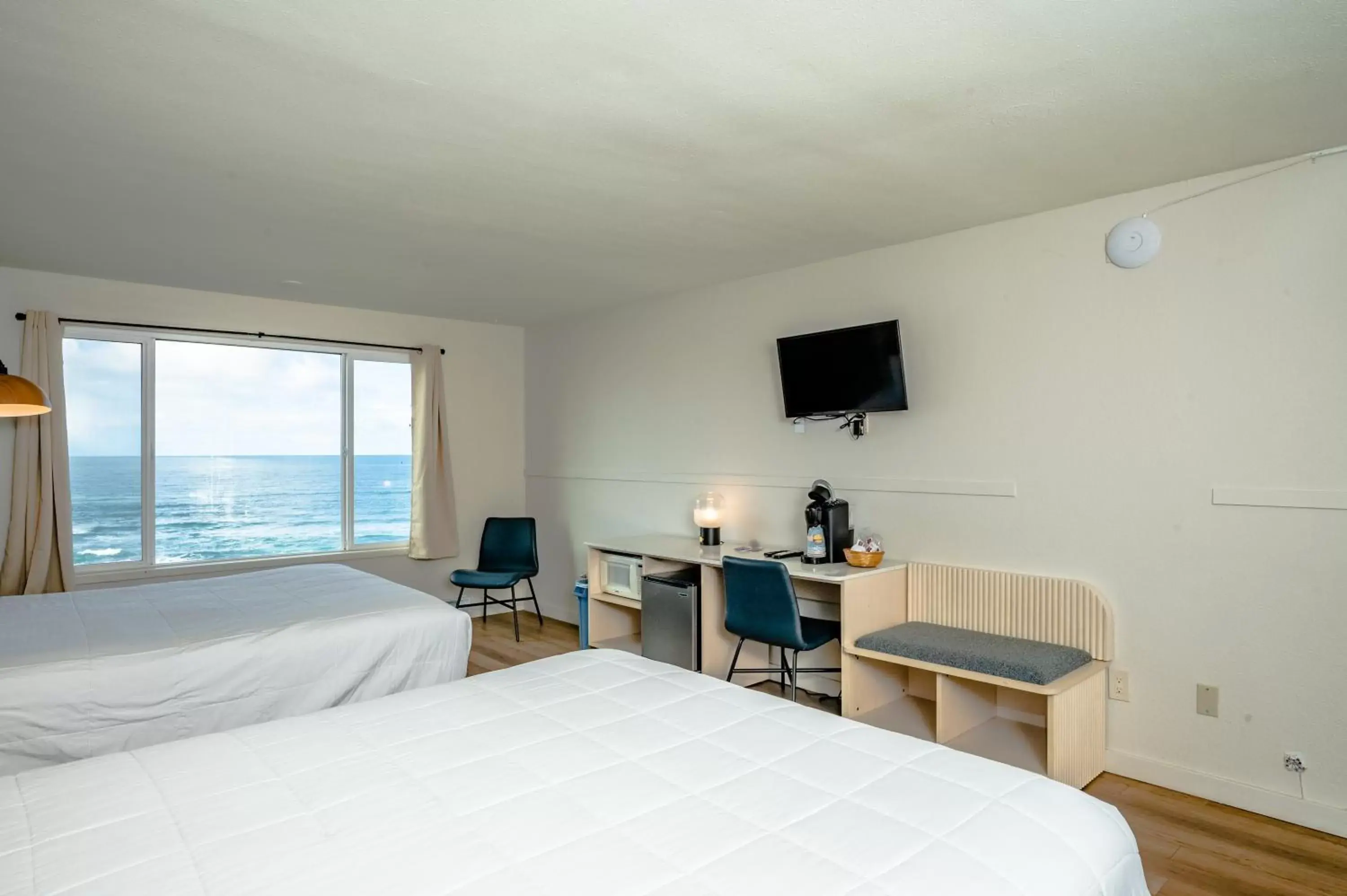 Bedroom in Seagull Beachfront Inn