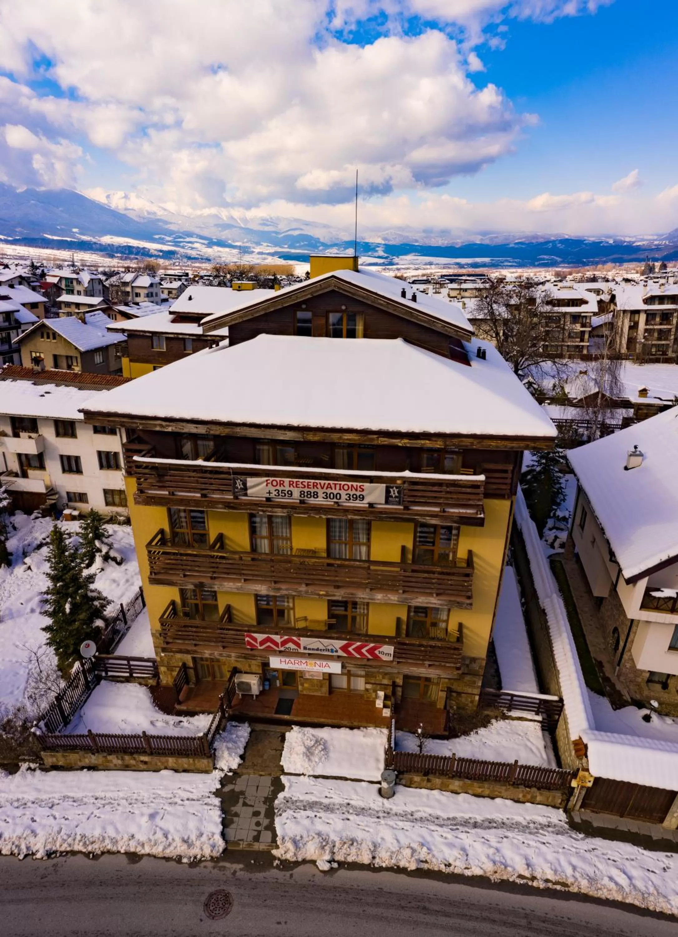 Property building, Winter in StayInn Banderitsa Apartments with kitchen & BBQ