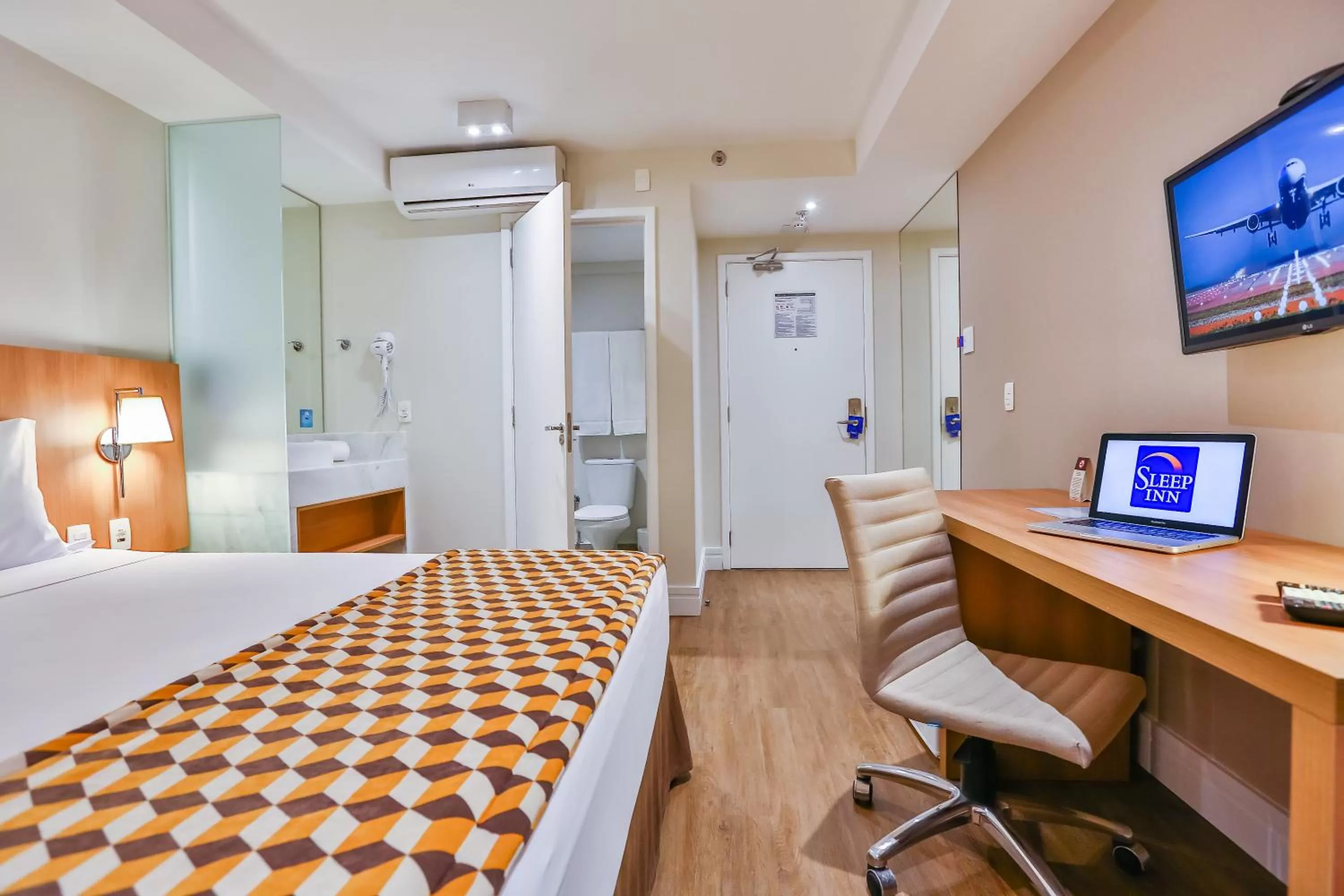 TV and multimedia, Bed in Sleep Inn Aeroporto de Guarulhos - São Paulo