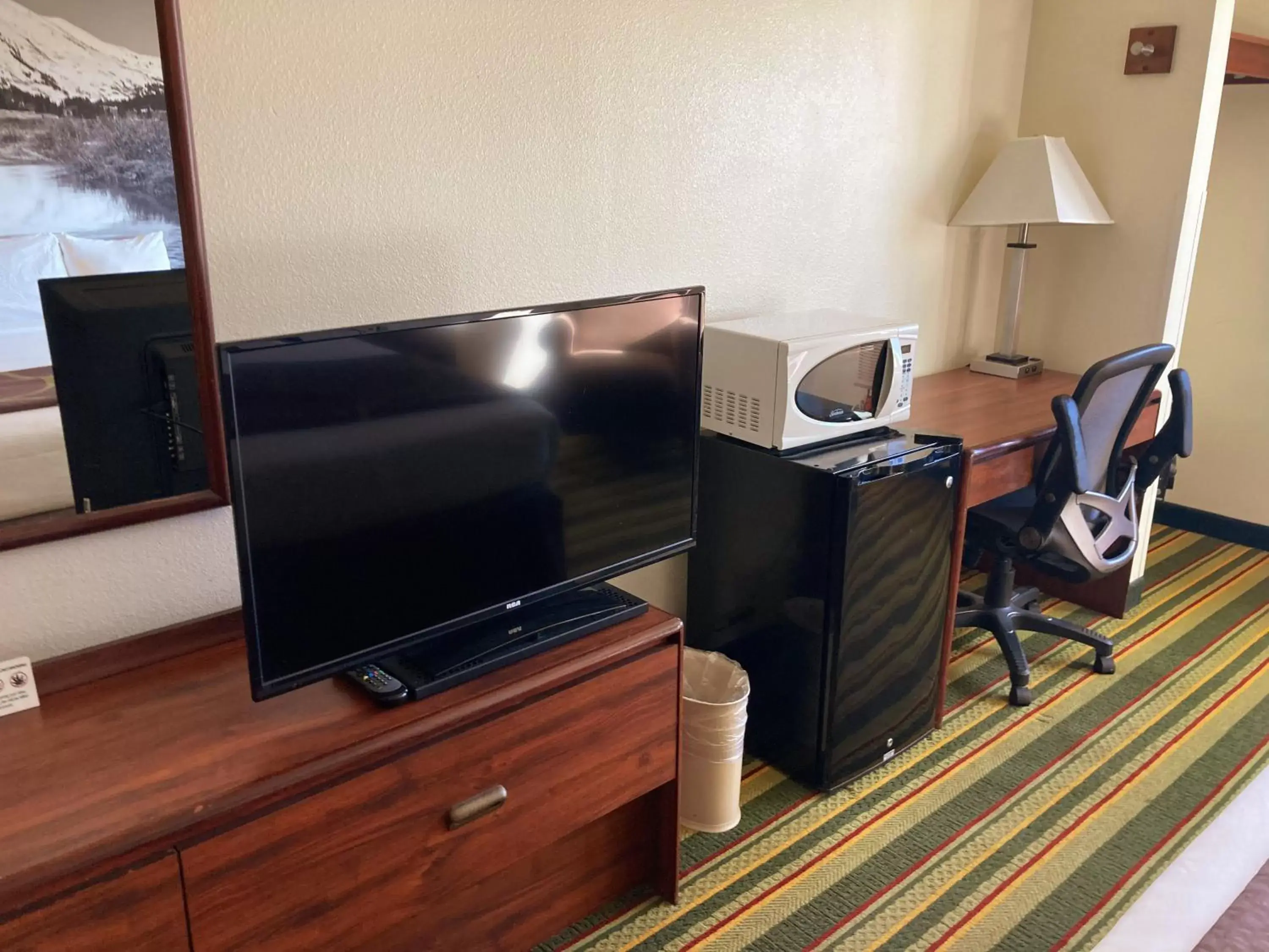 TV and multimedia, TV/Entertainment Center in Super 8 by Wyndham Windsor