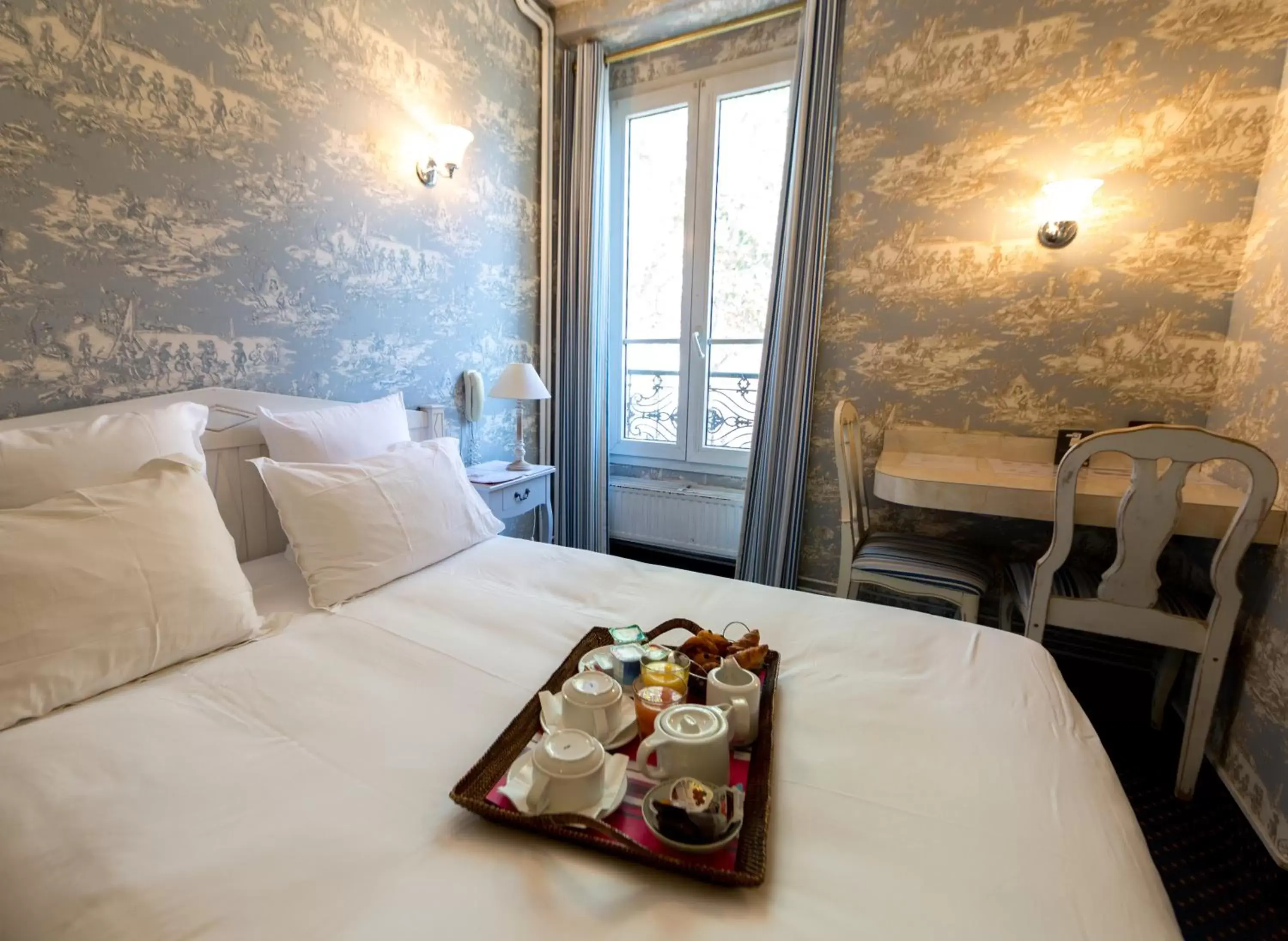 Bed in Regyn's Montmartre