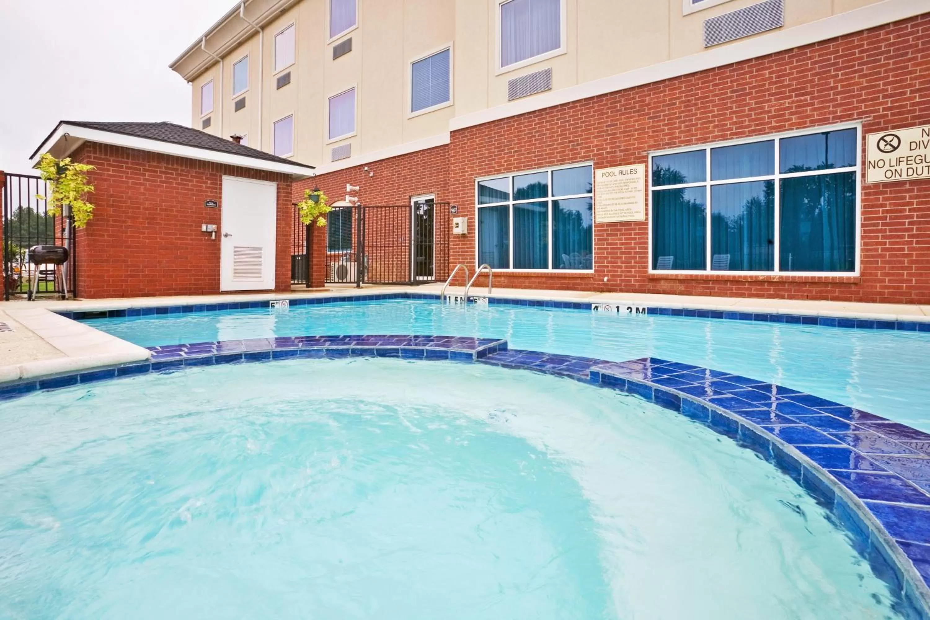 Swimming pool in Holiday Inn Express Hotel & Suites New Boston by IHG