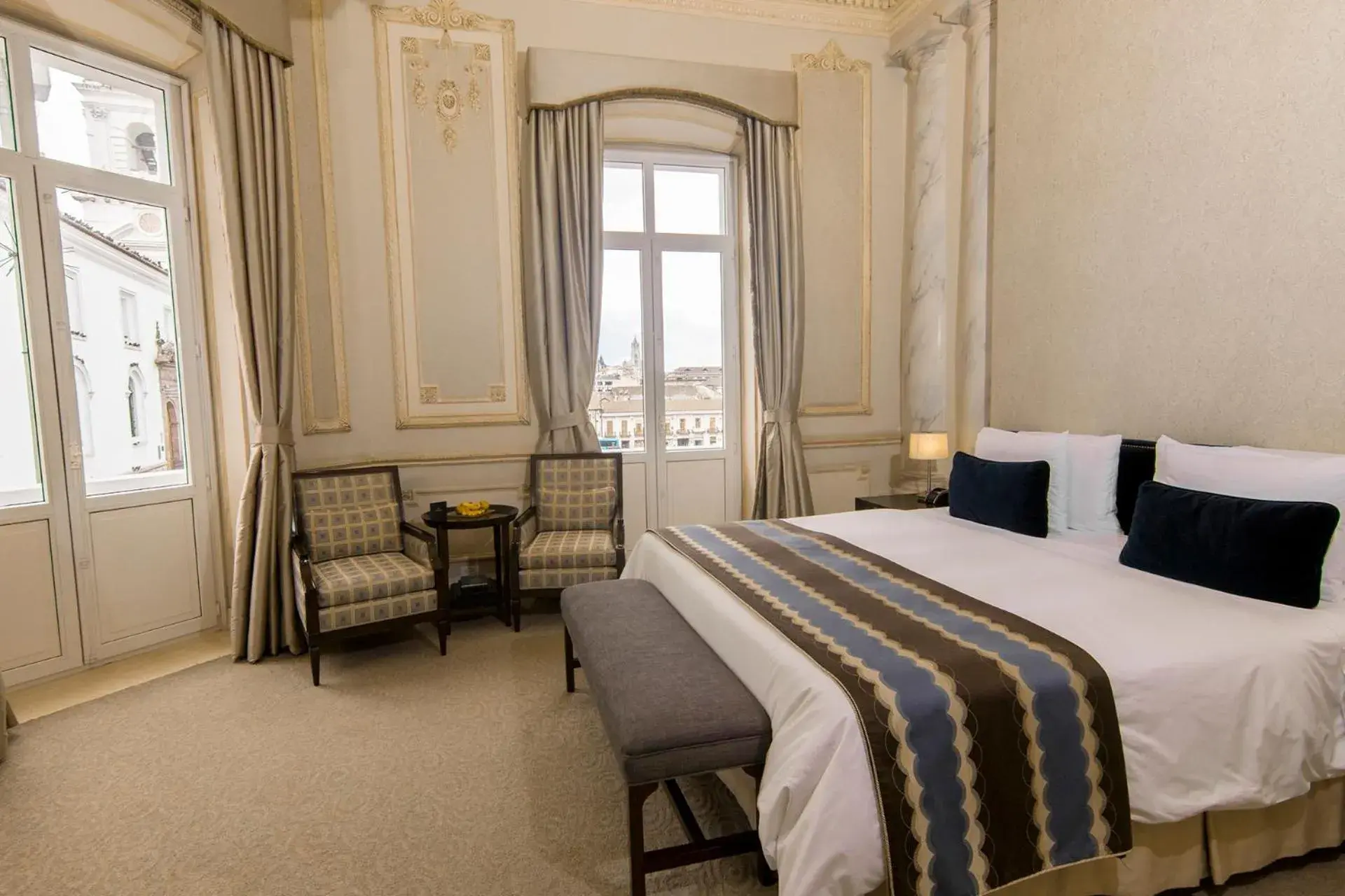 Photo of the whole room, Bed in Hotel Casa Gangotena