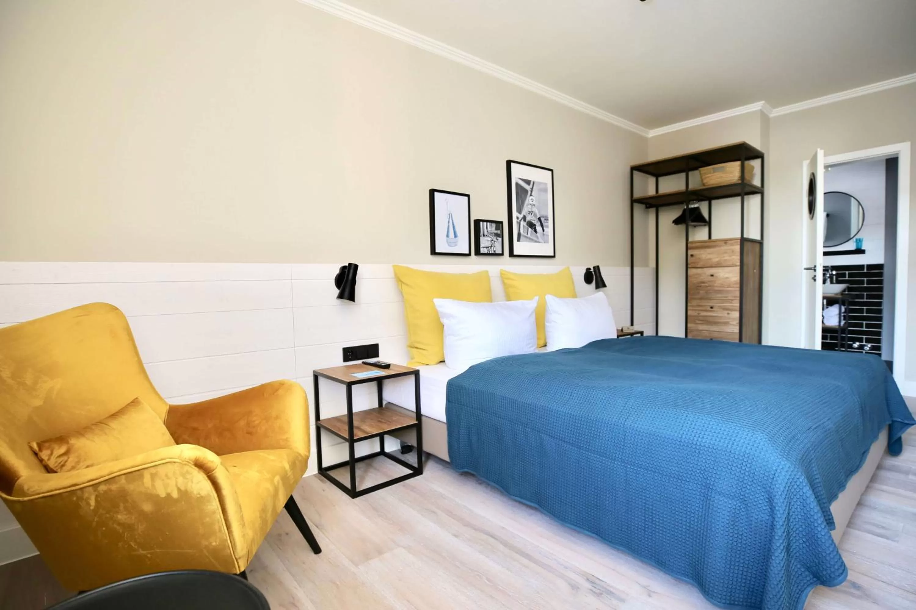 Photo of the whole room, Bed in Hotel Boje06