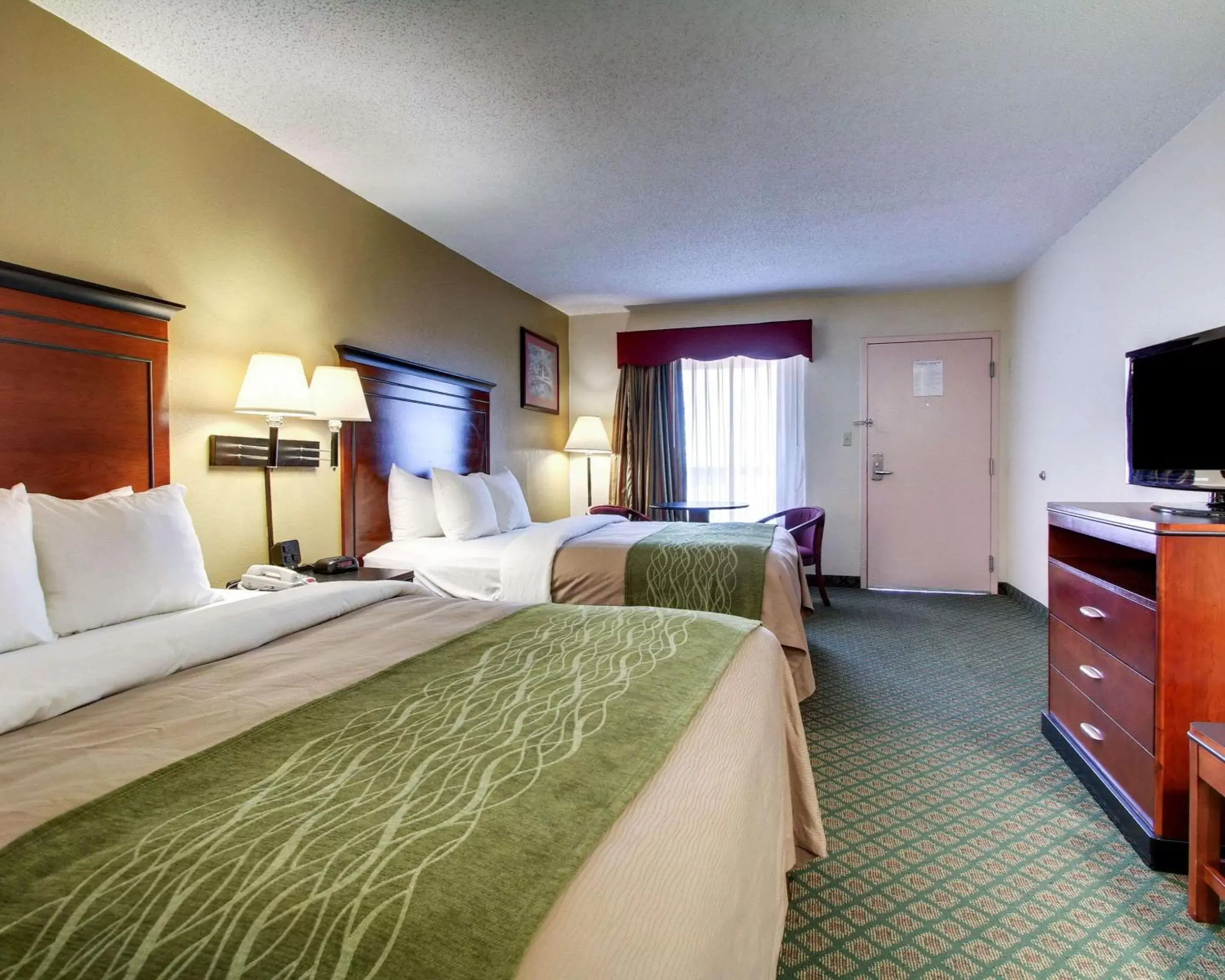 Photo of the whole room, Bed in Quality Inn Brookhaven