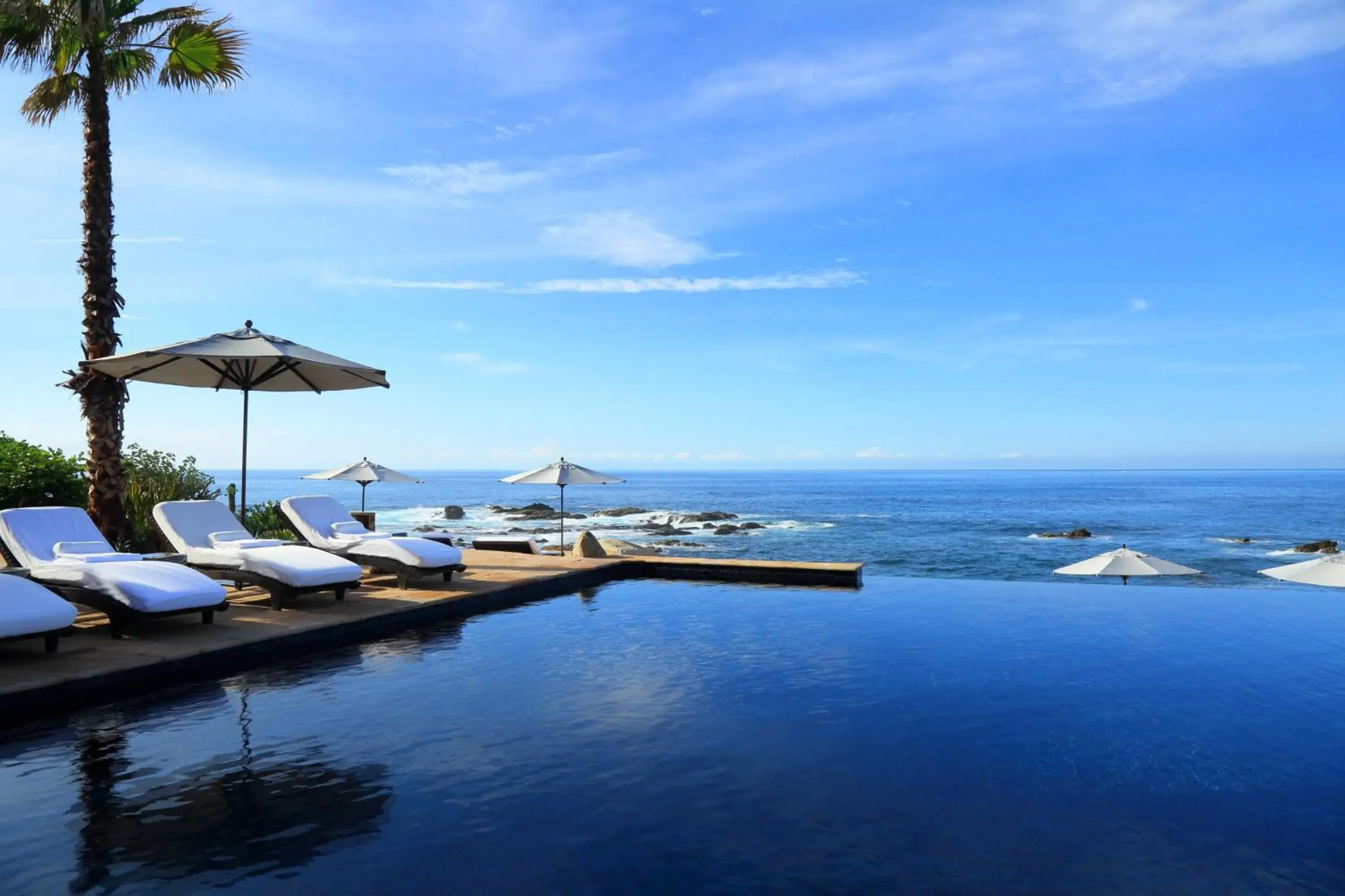 Swimming pool in Esperanza - An Auberge Resort