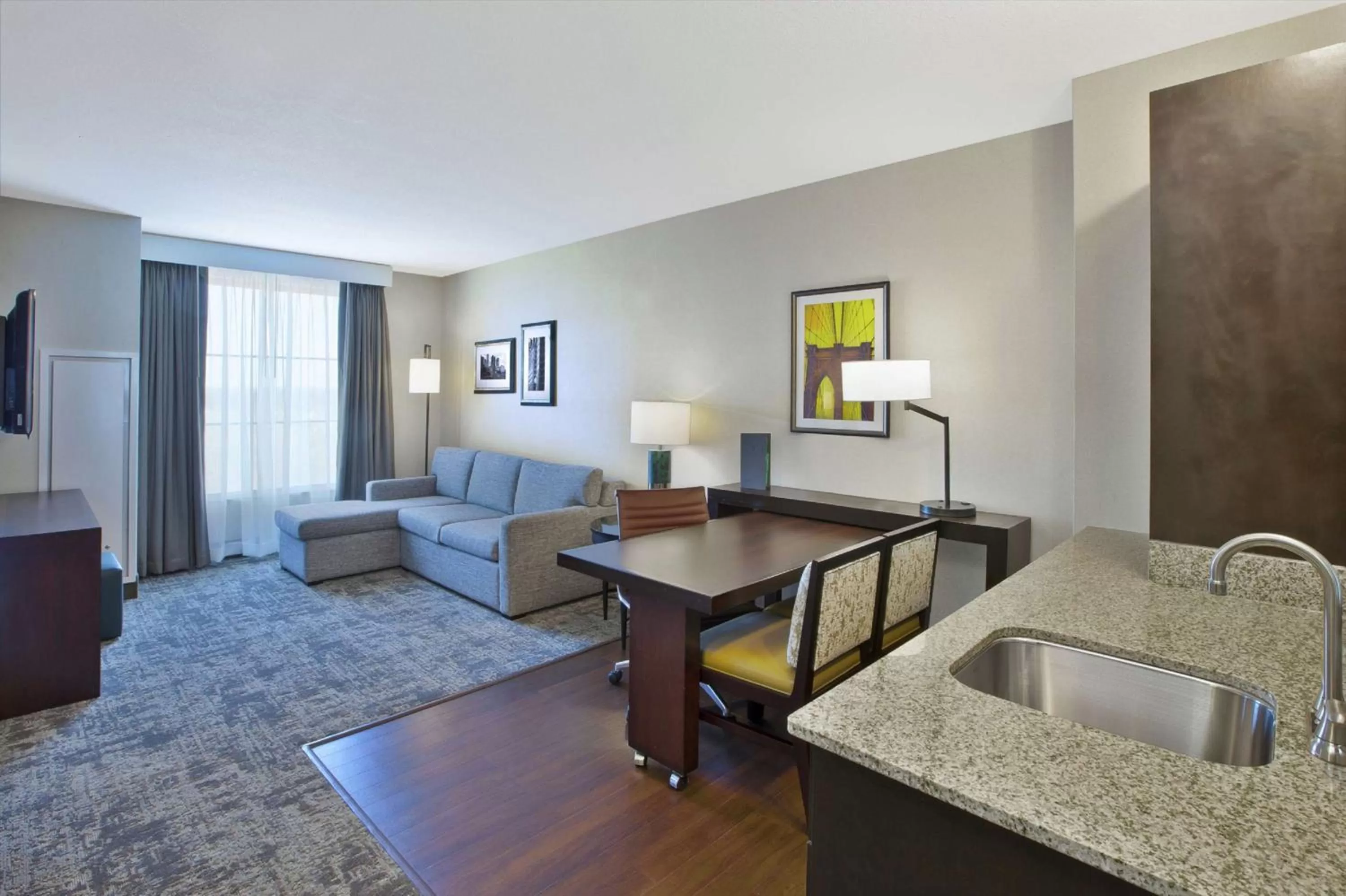 Bedroom, Bed in Embassy Suites Columbus - Airport