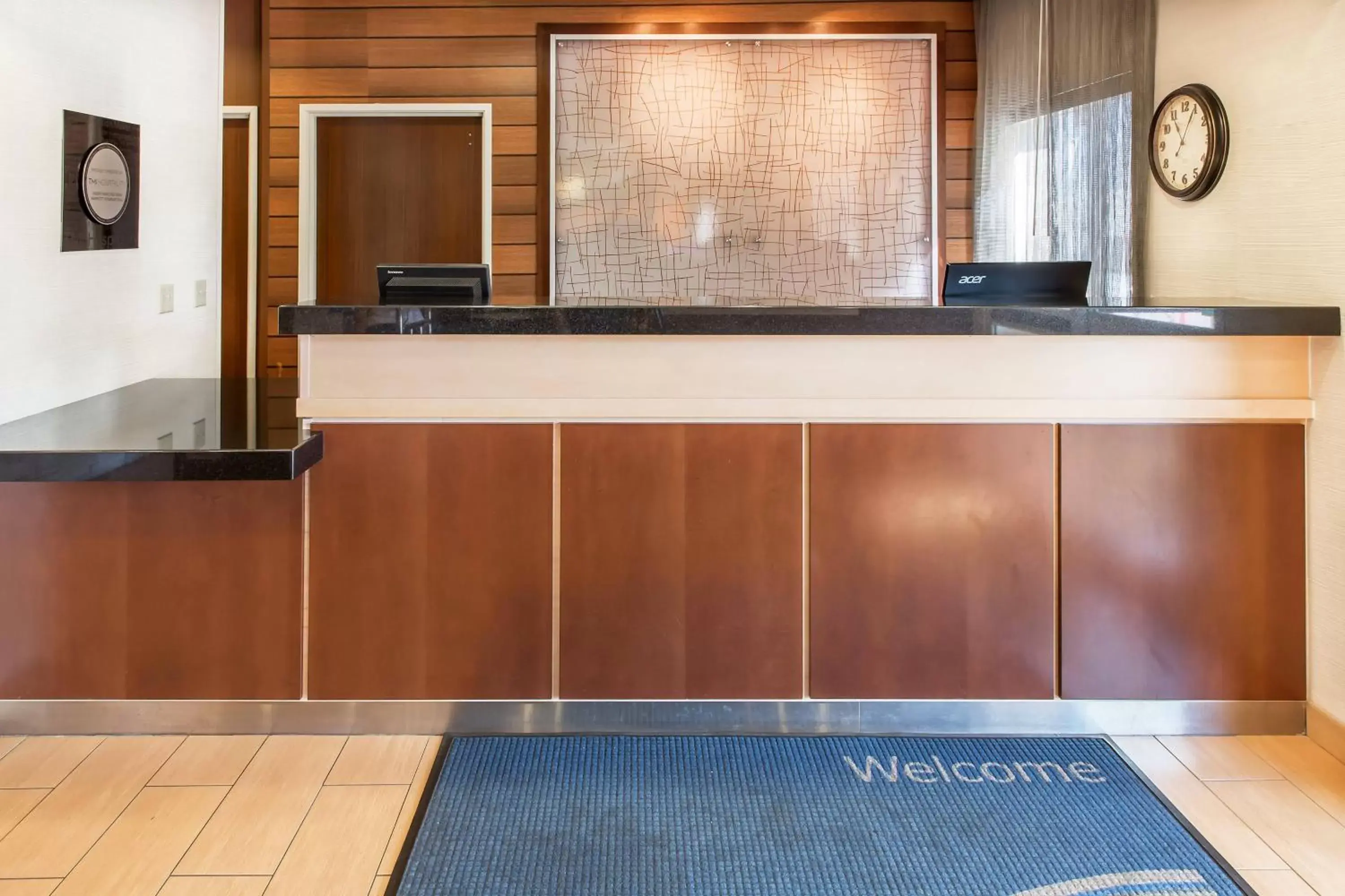 Lobby or reception, Kitchen/Kitchenette in Fairfield Inn & Suites Sioux Falls