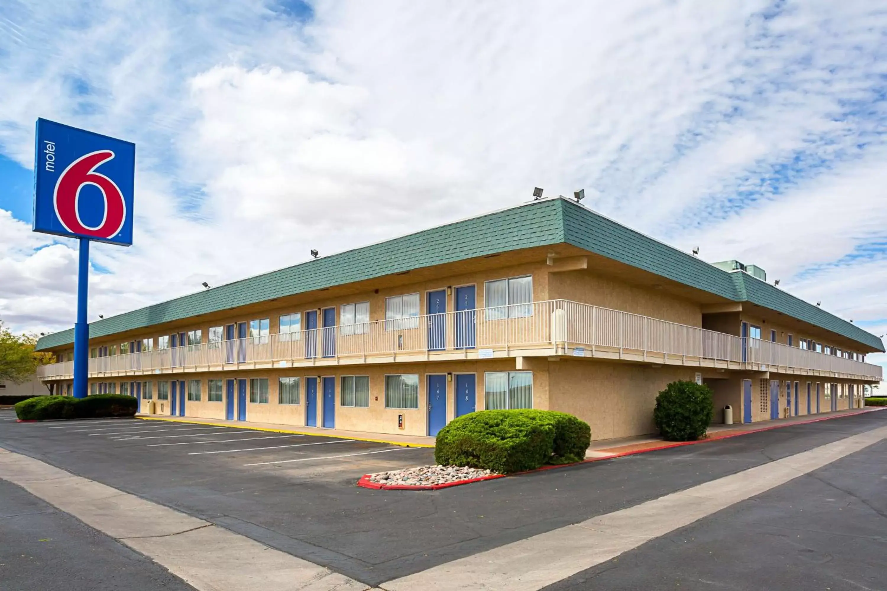 Property Building in Motel 6-Holbrook, AZ