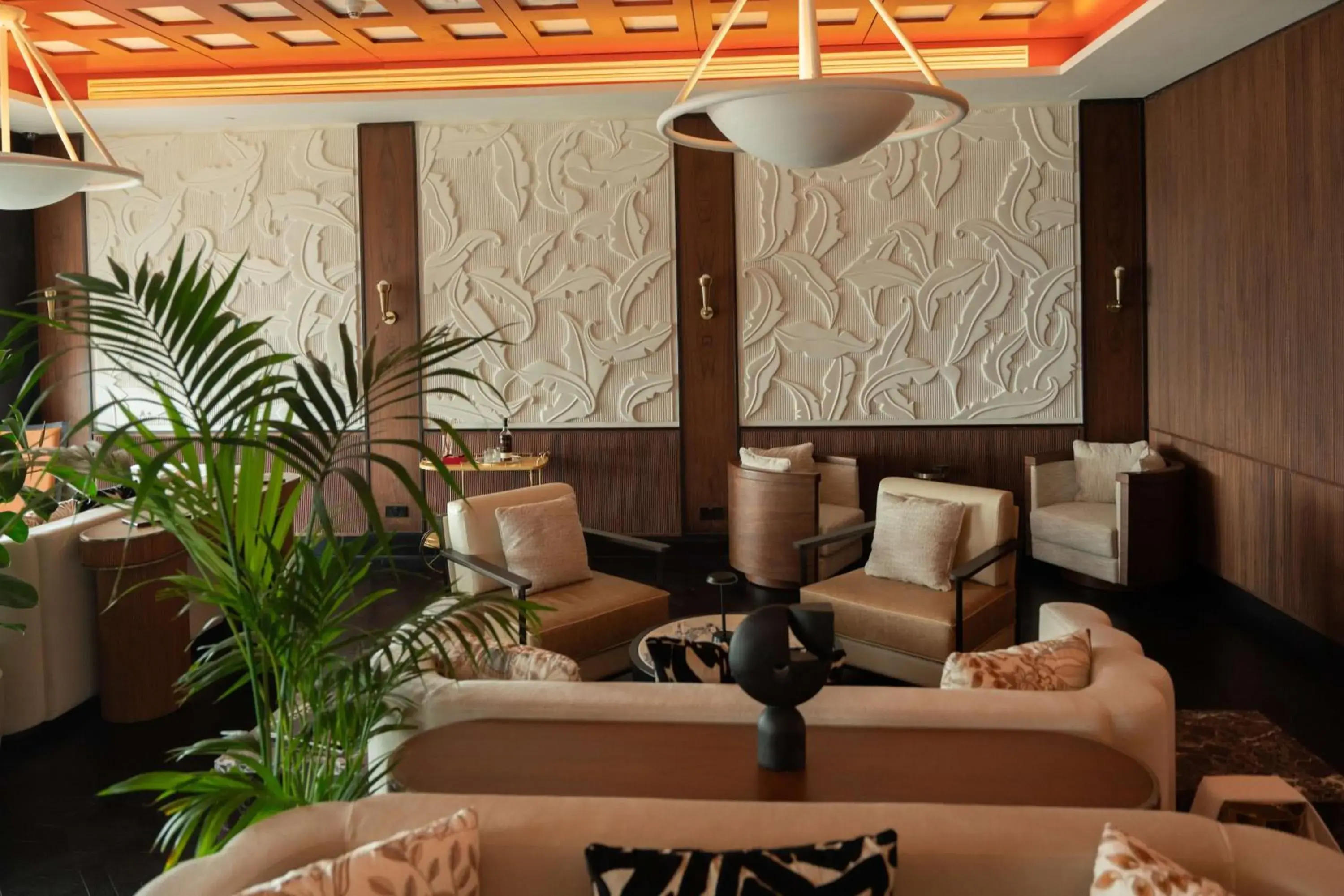 Lounge or bar in Waldorf Astoria Doha West Bay