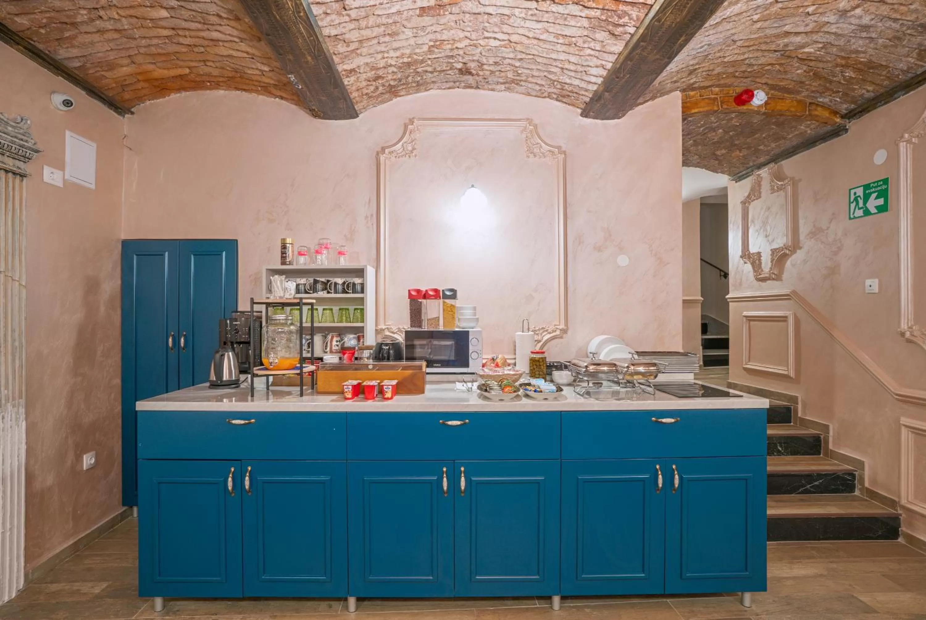 Restaurant/places to eat in Ornament Hotel