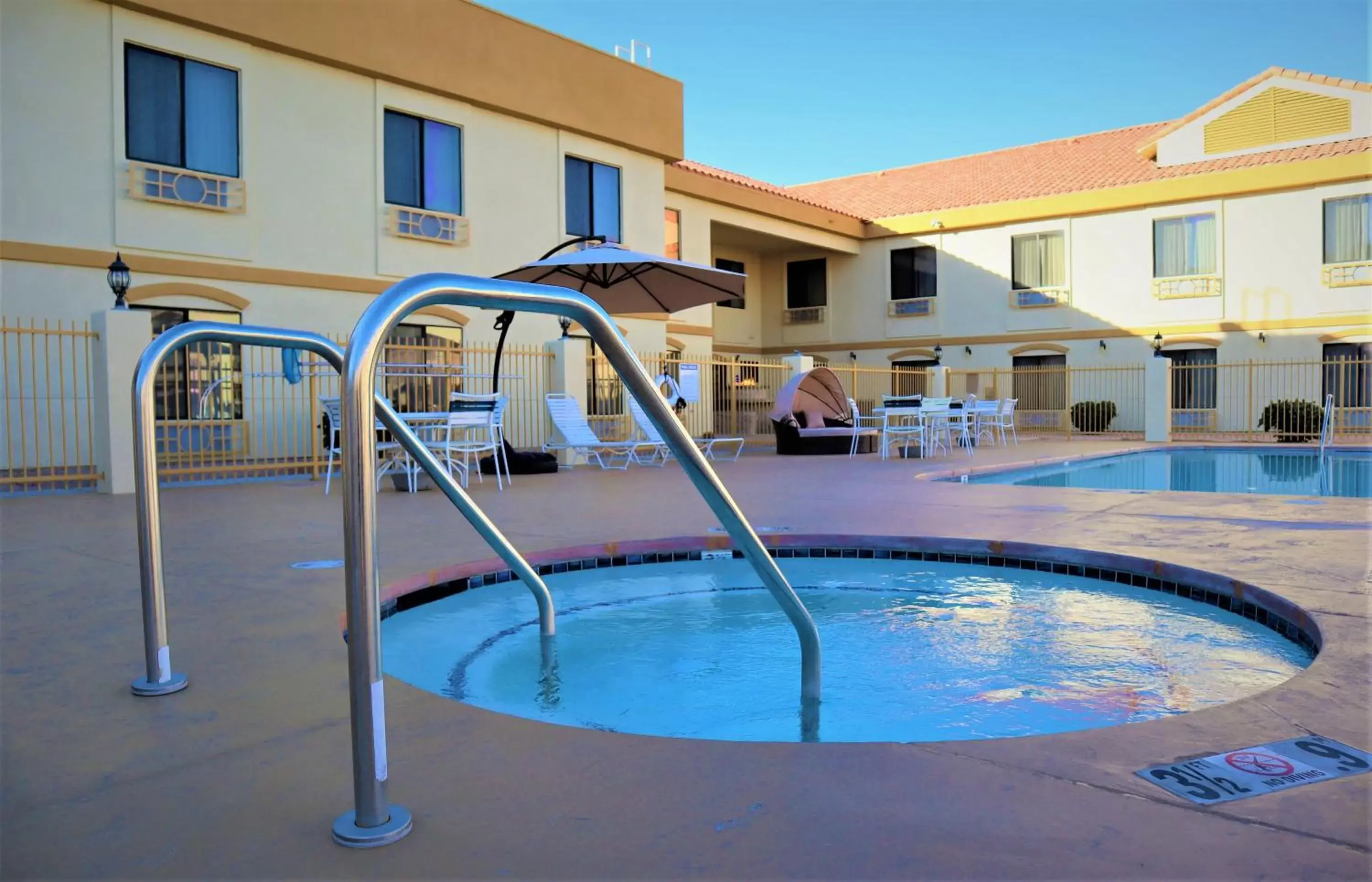 Patio, Swimming Pool in Oasis Inn and Suites Joshua Tree -29 Palms