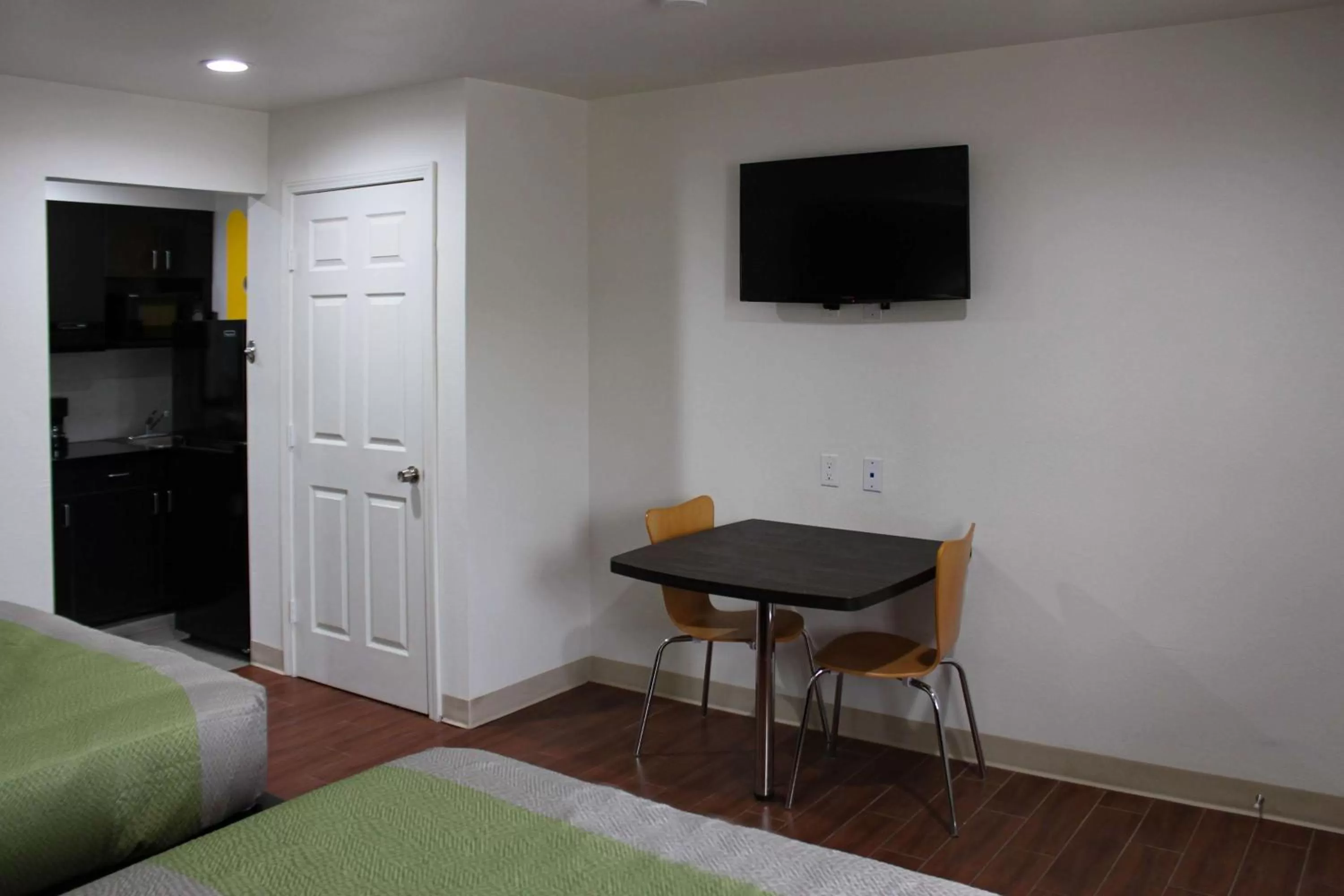 TV and multimedia, TV/Entertainment Center in Studio 6-Houston, TX - East