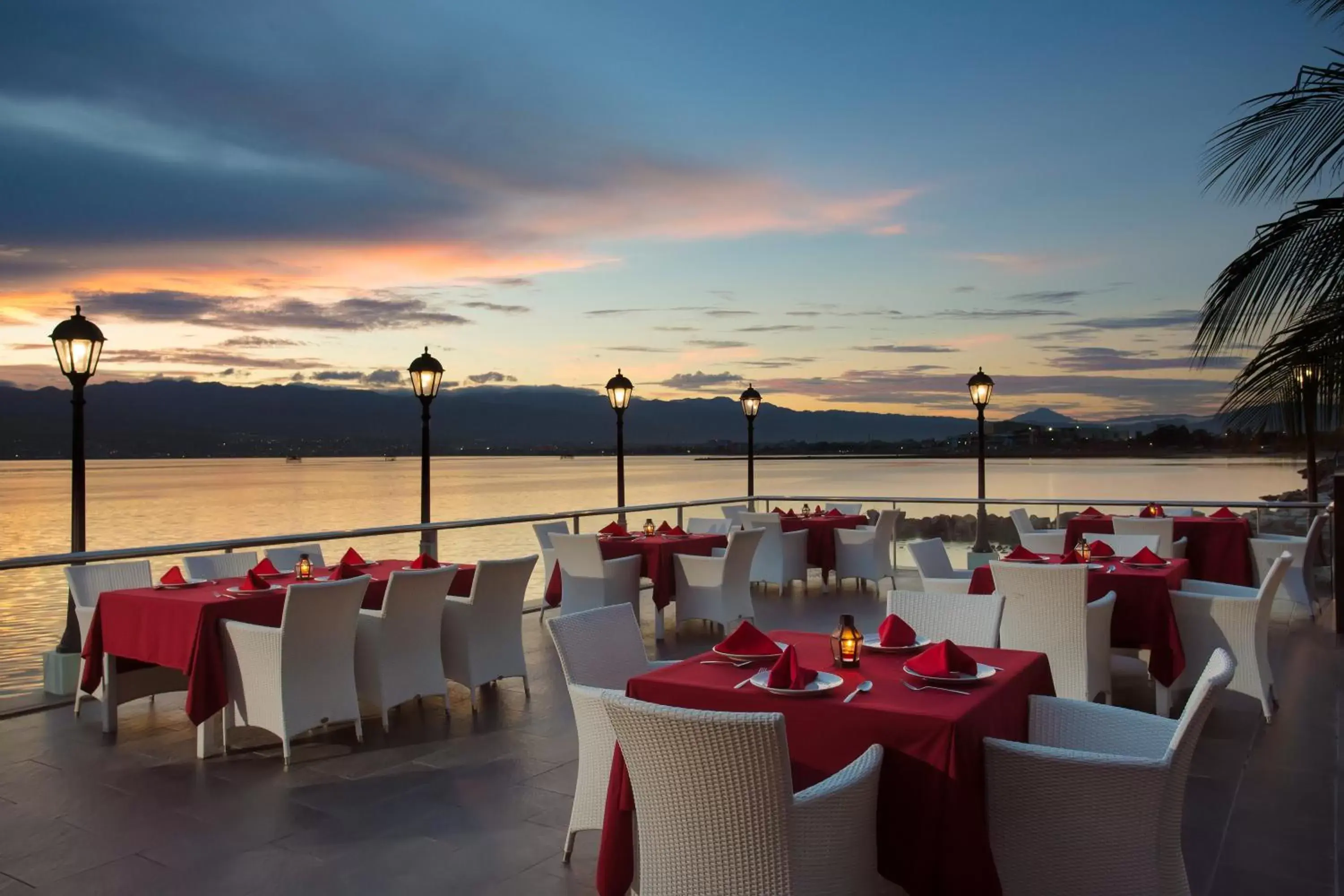 Balcony/Terrace, Restaurant/Places to Eat in Swiss-Belhotel Silae Palu