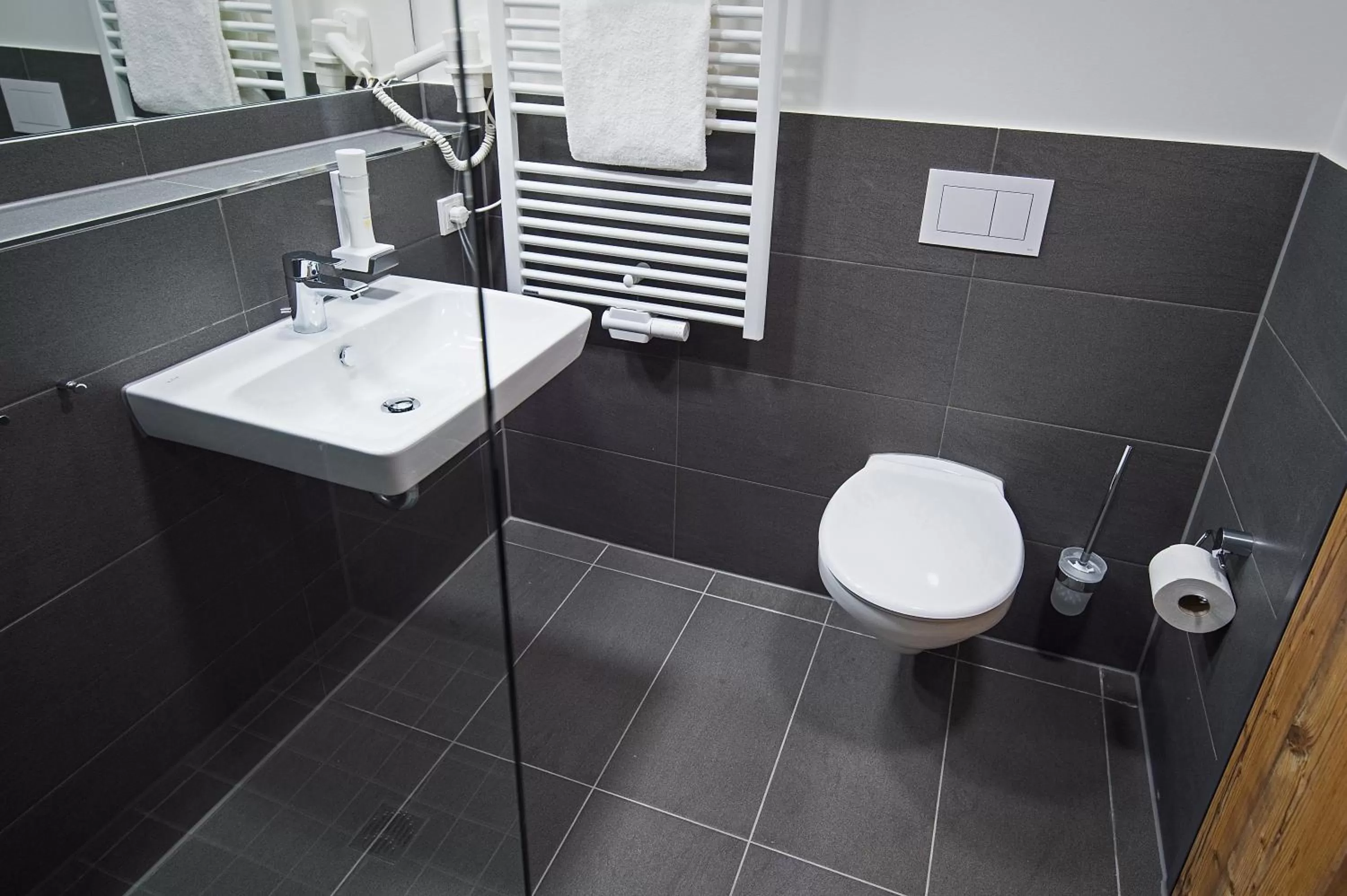 Bathroom in Alb Inn - Hotel & Apartments