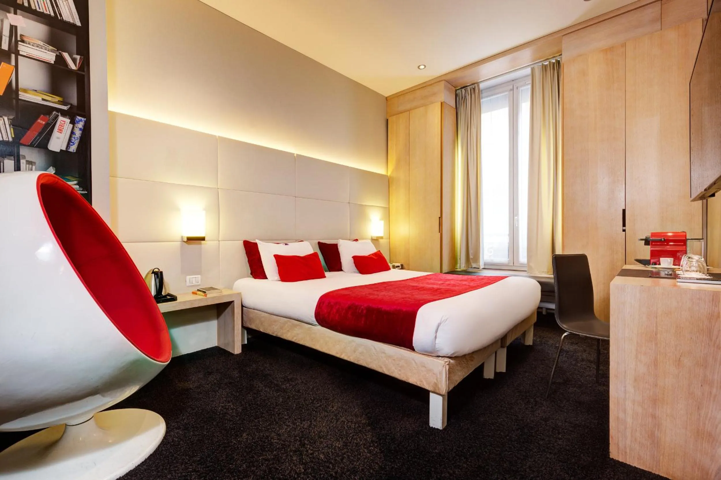 Bedroom, Bed in Hôtel Elixir