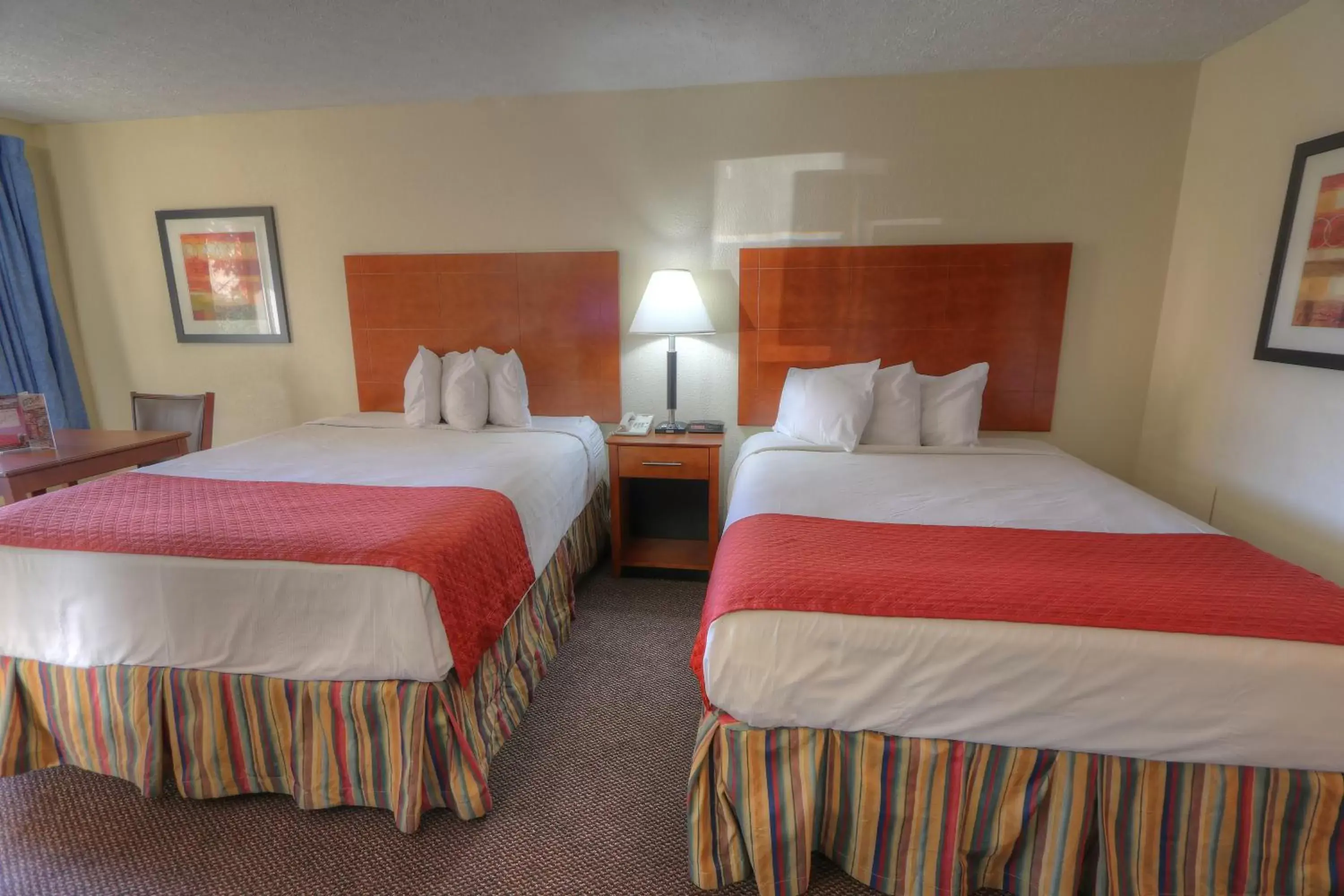 Bedroom, Bed in Days Inn By Wyndham Pigeon Forge South