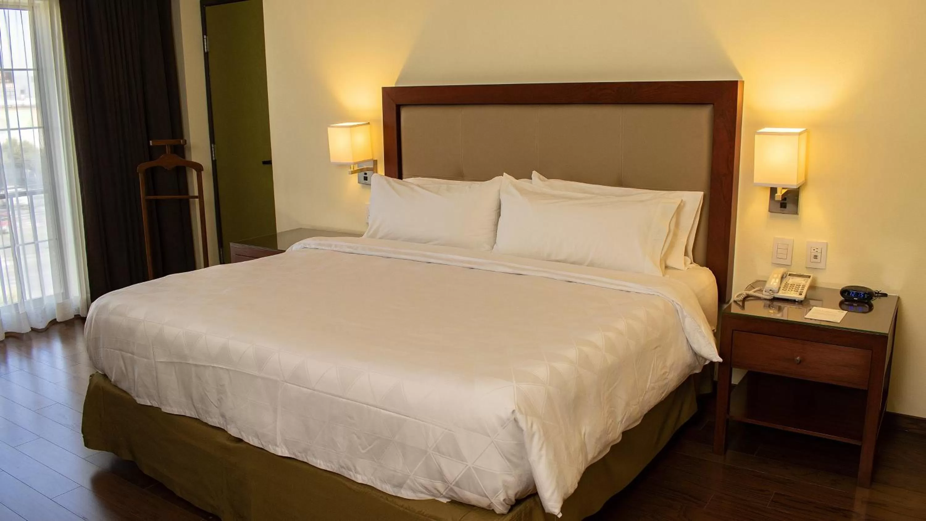 Photo of the whole room, Bed in Holiday Inn Leon by IHG