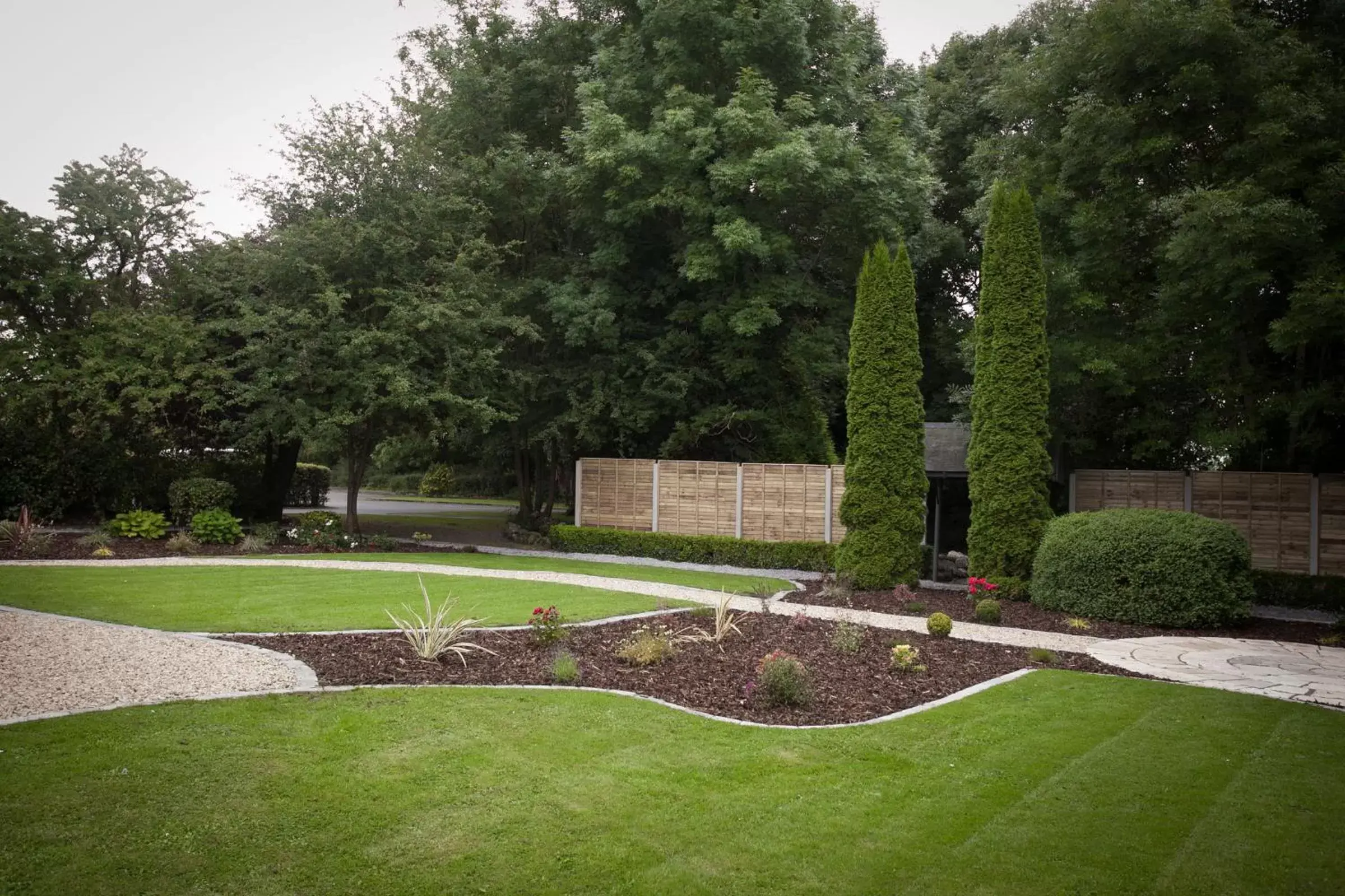 Garden, Swimming Pool in Shamrock Lodge Hotel