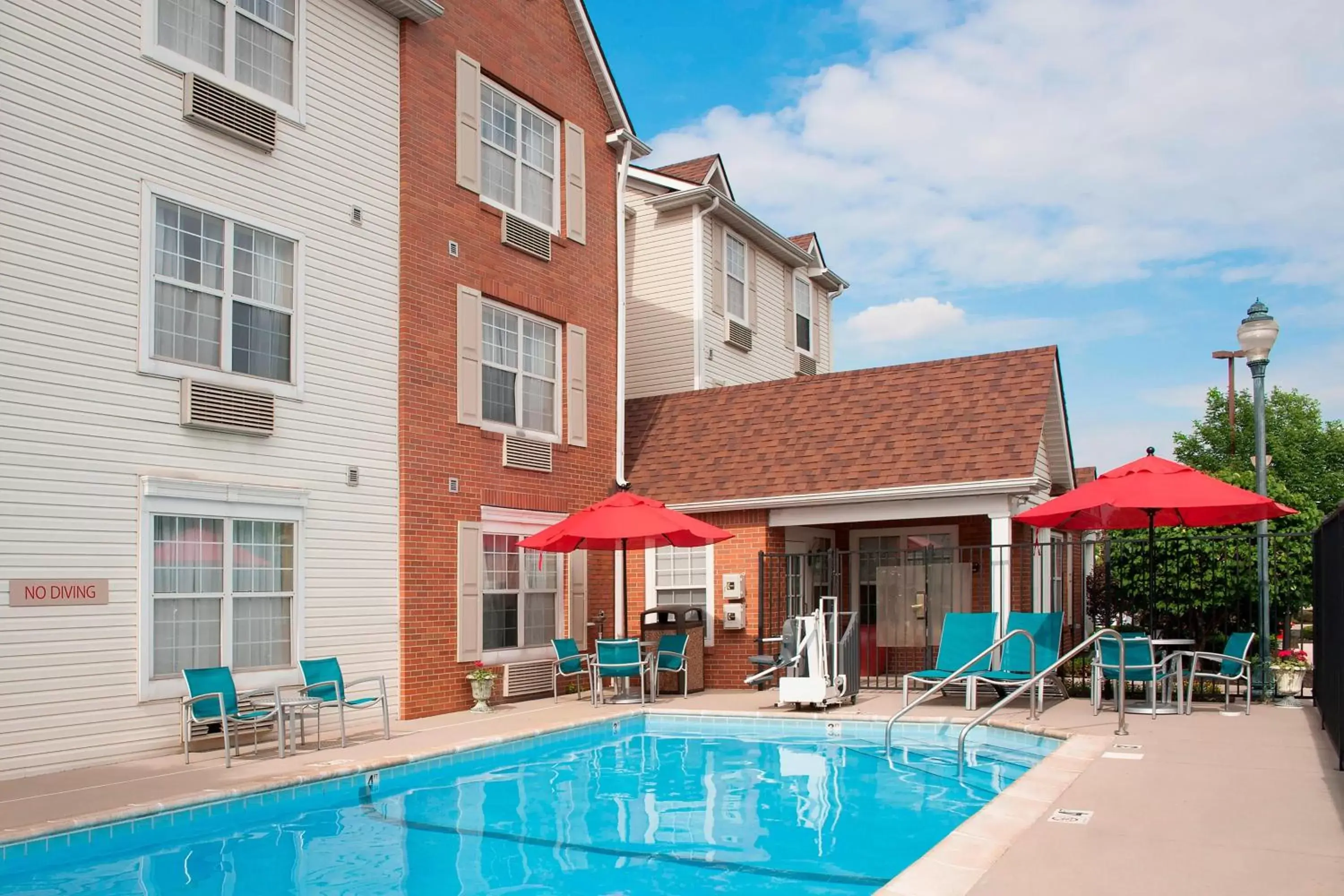Swimming pool, Property Building in TownePlace Suites Indianapolis Park 100