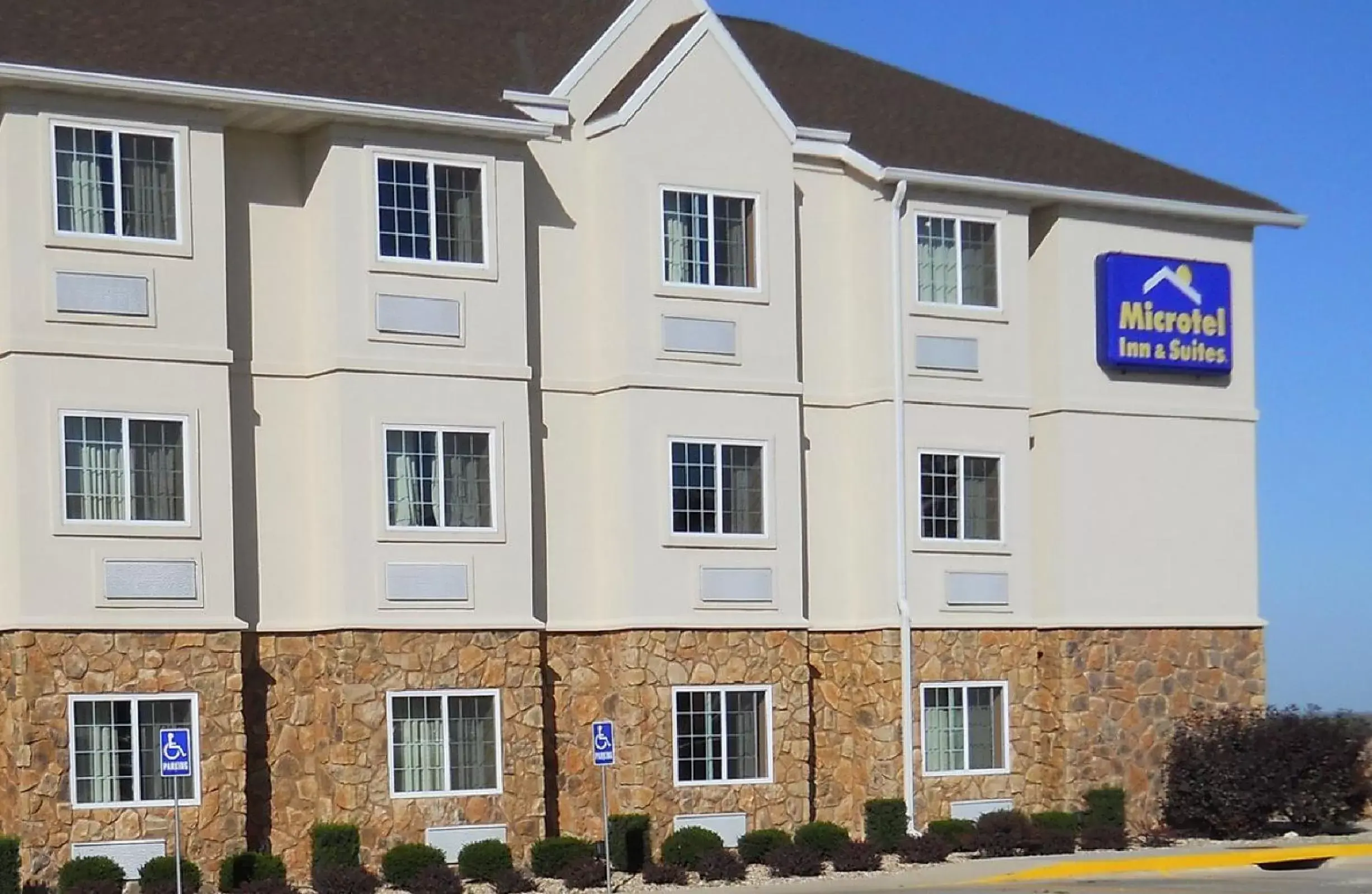 Property Building in Microtel Inn & Suites Quincy by Wyndham