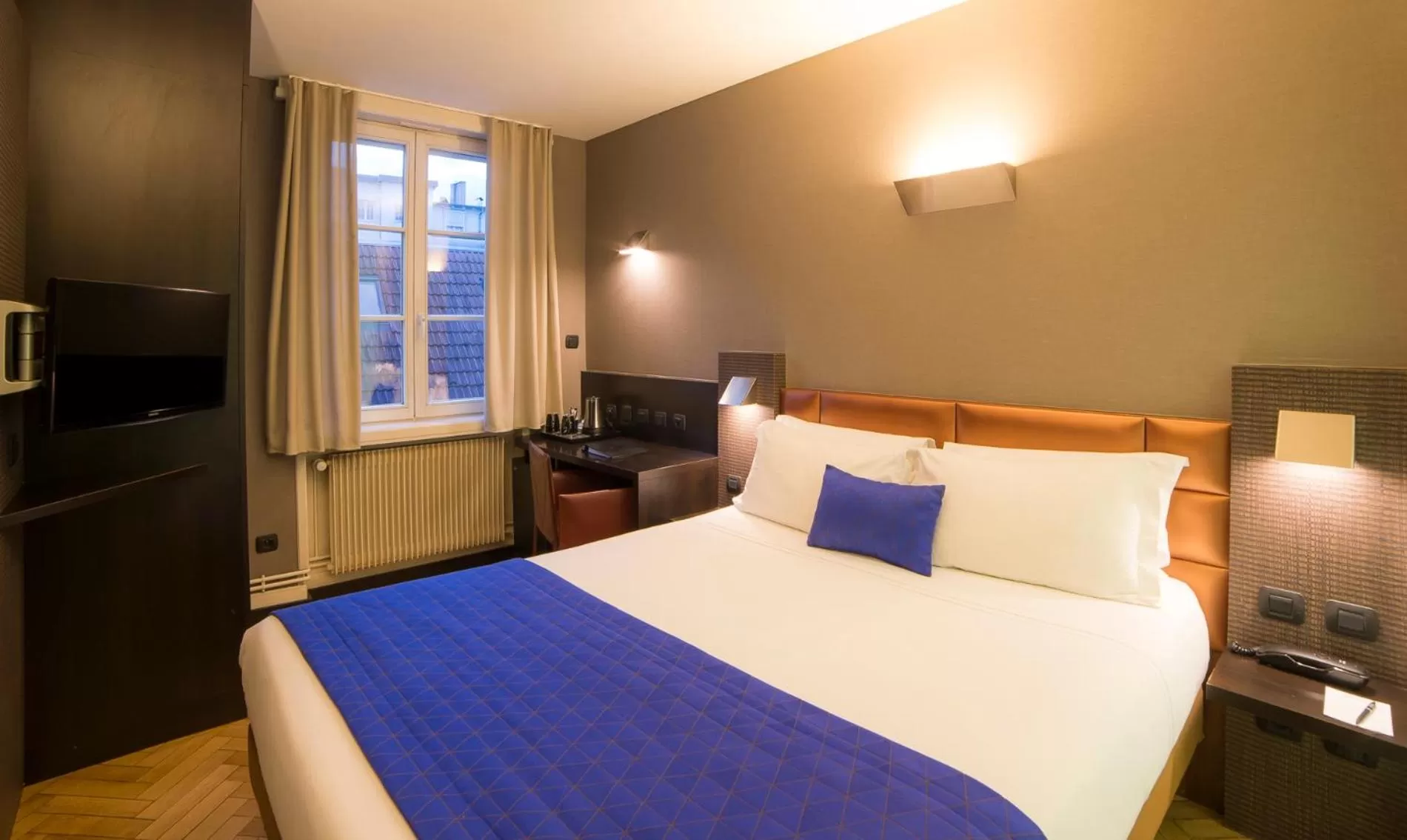 Photo of the whole room, Bed in HANNONG Hotel & Wine Bar