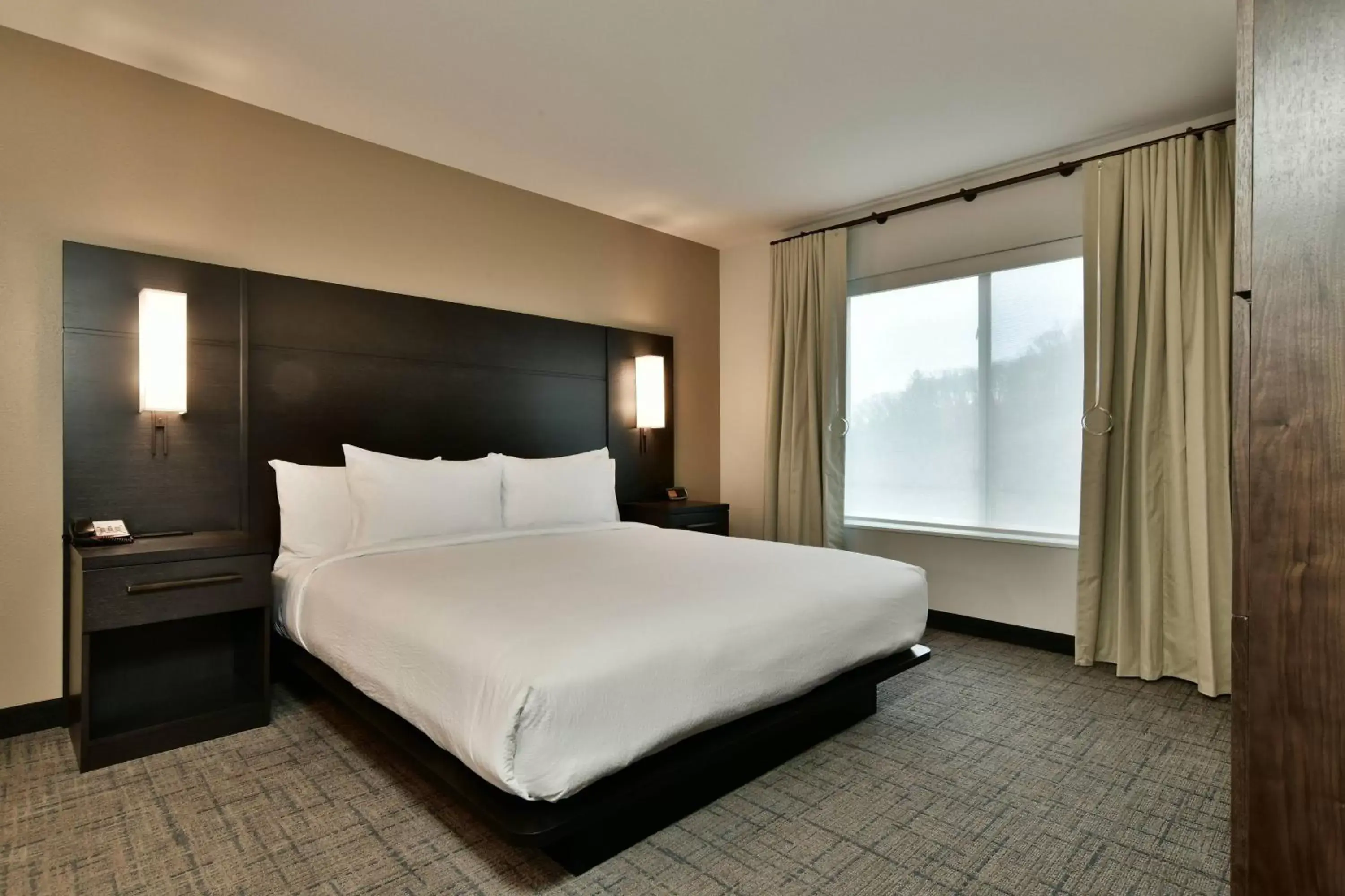 Bedroom, Bed in Residence Inn by Marriott Eau Claire