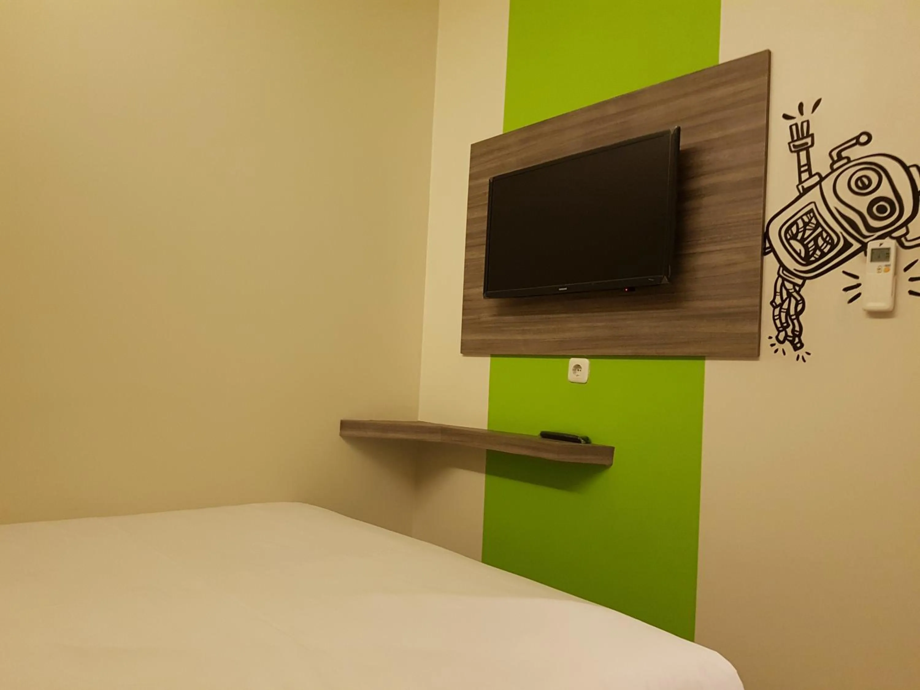 TV and multimedia, Bed in Bold Hotel Jakarta