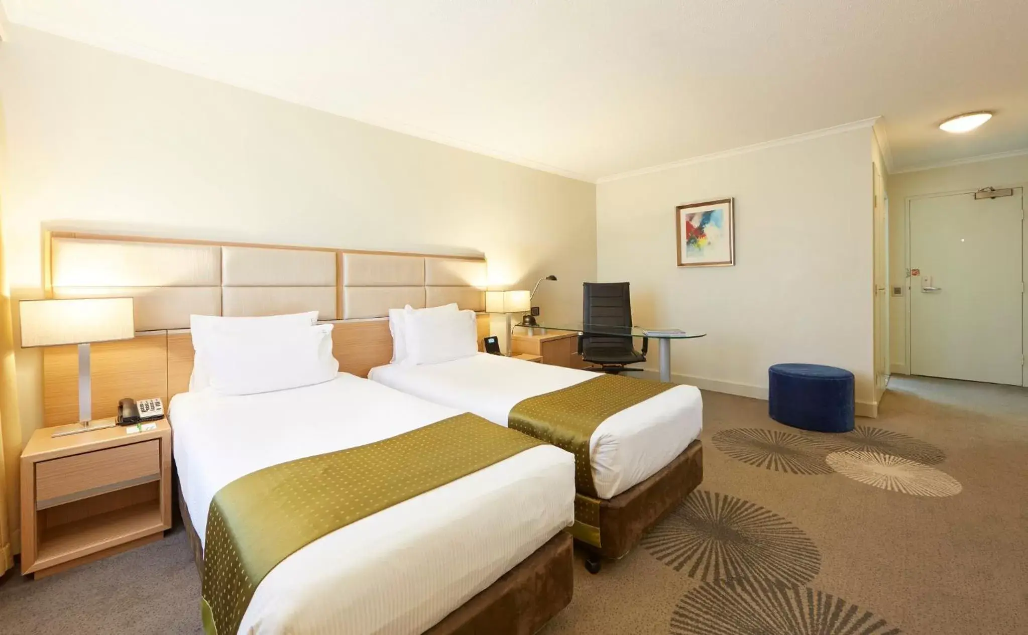 Photo of the whole room, Bed in Holiday Inn Parramatta, an IHG Hotel