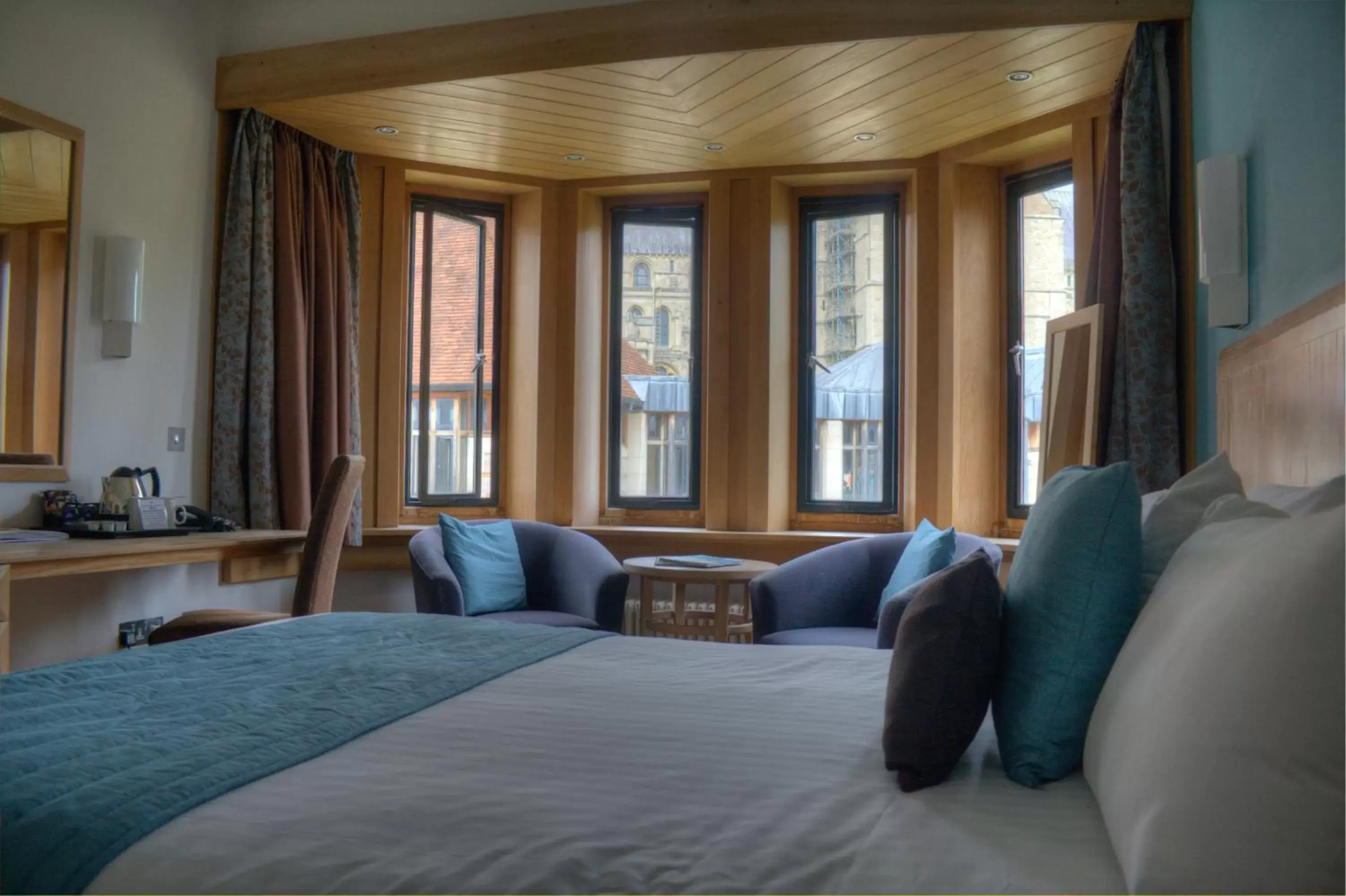 Bedroom, Seating Area in Canterbury Cathedral Lodge